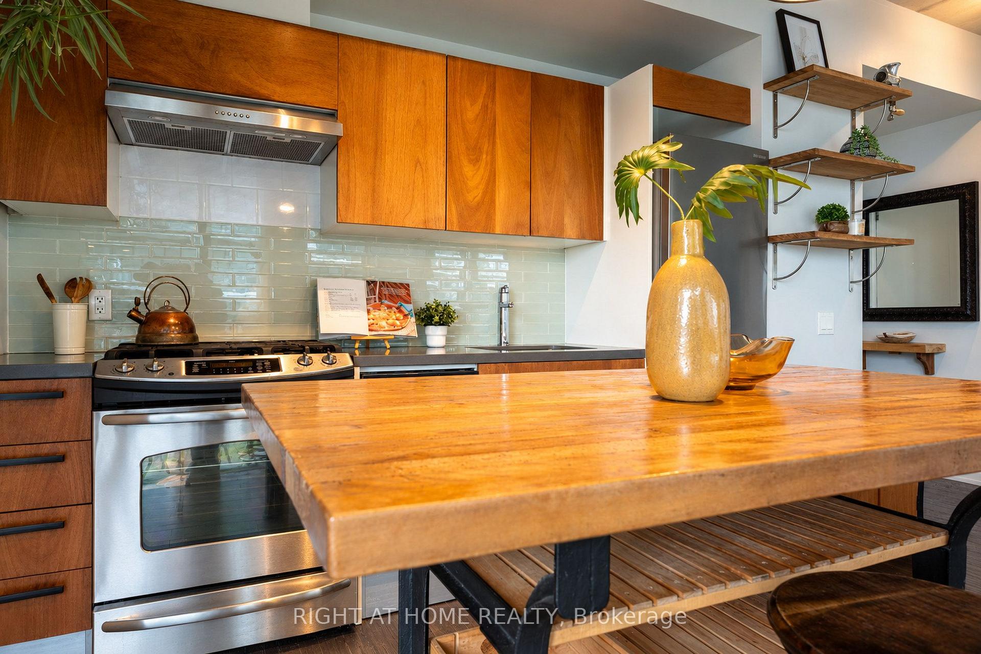 Photo 10 of Unit 702, 1201 Dundas Street E, Toronto, South Riverdale — HOMEH