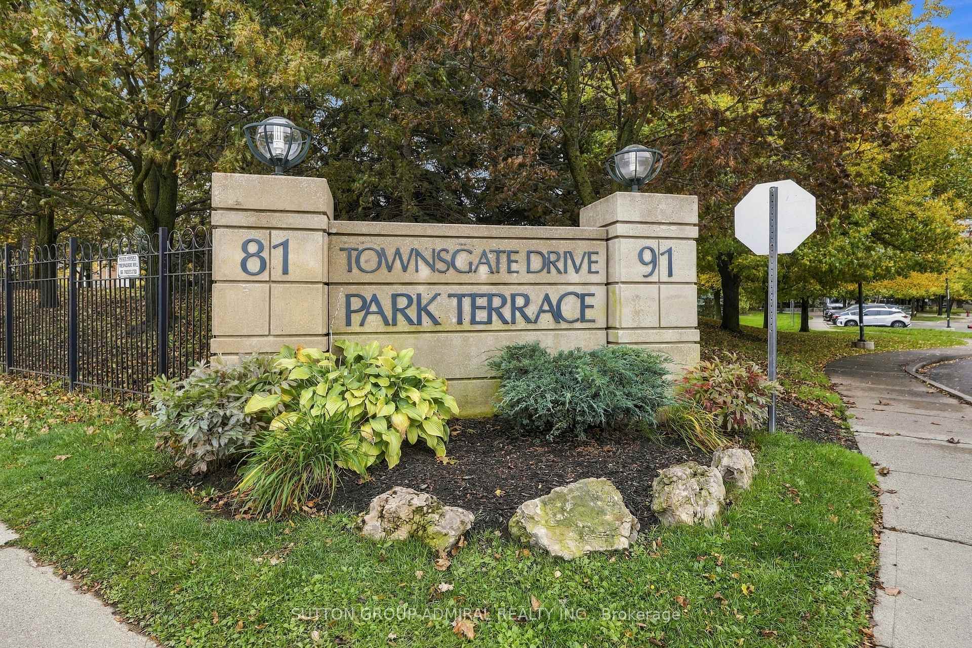Photo 1 of Unit 211, 81 Townsgate Drive, Vaughan, Crestwood-Springfarm-Yorkhill — HOMEH