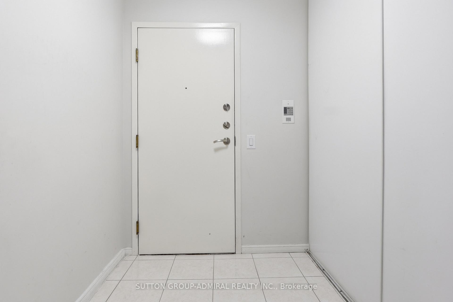 Photo 2 of Unit 211, 81 Townsgate Drive, Vaughan, Crestwood-Springfarm-Yorkhill — HOMEH