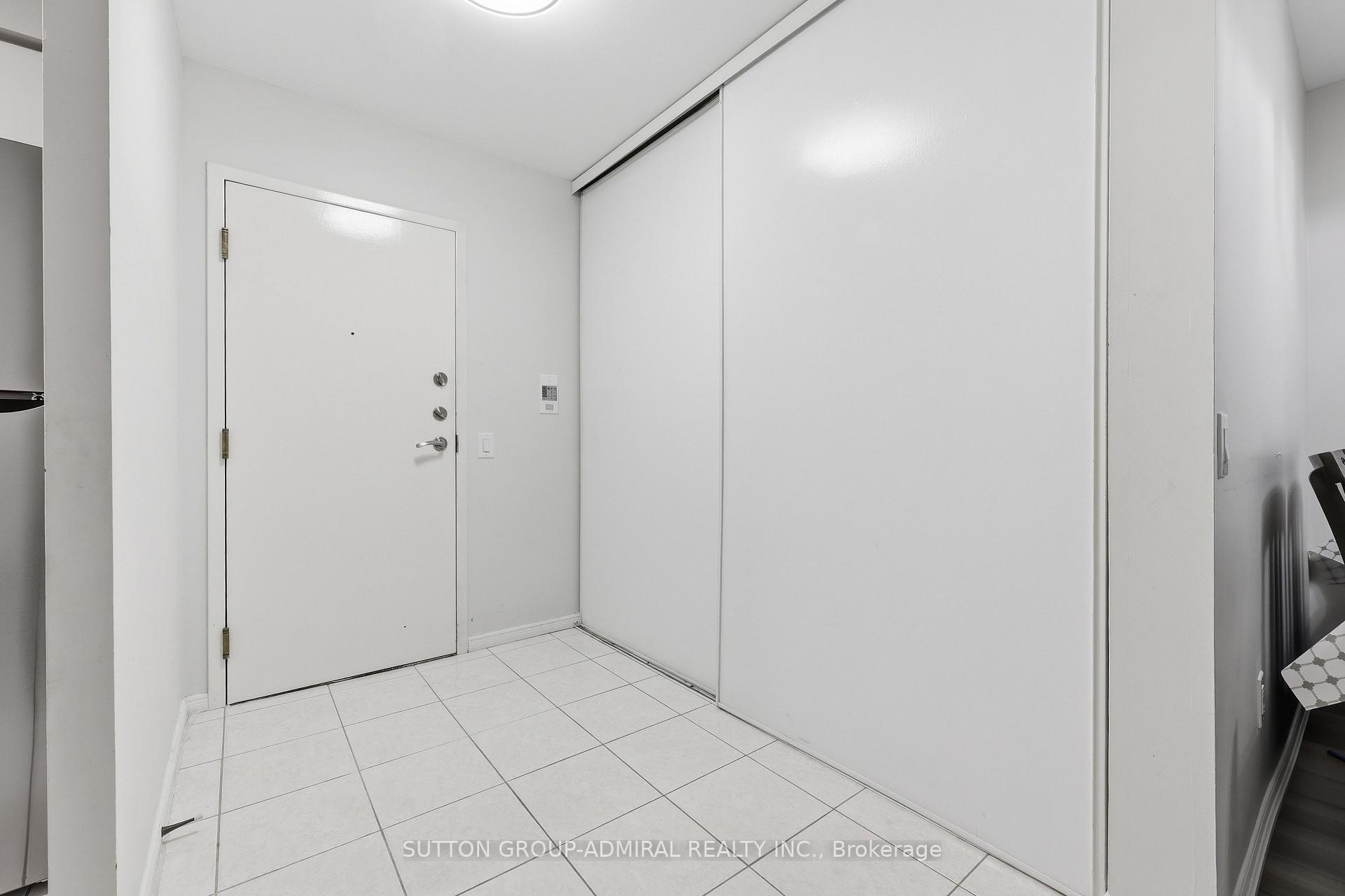 Photo 3 of Unit 211, 81 Townsgate Drive, Vaughan, Crestwood-Springfarm-Yorkhill — HOMEH