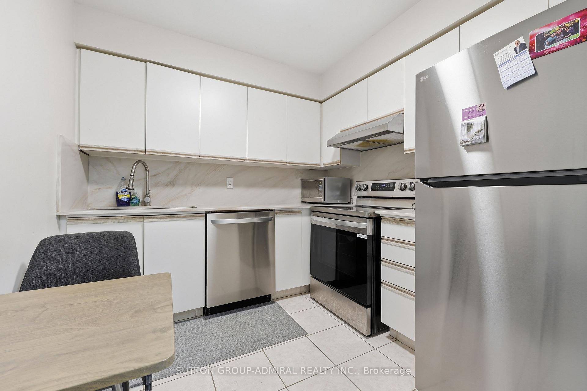 Photo 4 of Unit 211, 81 Townsgate Drive, Vaughan, Crestwood-Springfarm-Yorkhill — HOMEH