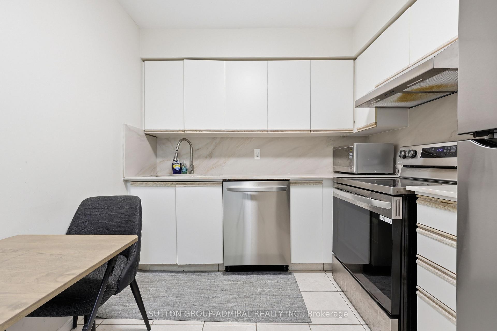 Photo 6 of Unit 211, 81 Townsgate Drive, Vaughan, Crestwood-Springfarm-Yorkhill — HOMEH