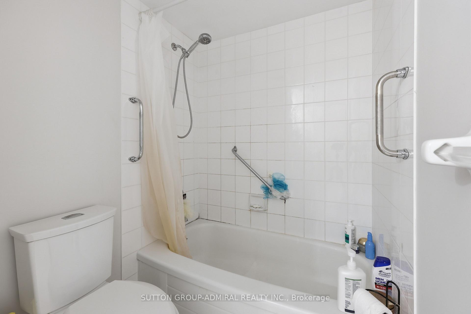 Photo 16 of Unit 211, 81 Townsgate Drive, Vaughan, Crestwood-Springfarm-Yorkhill — HOMEH