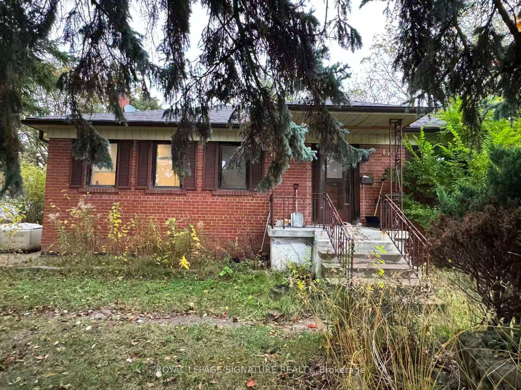 Photo 3 of 122 Earlton Road, Scarborough, Tam O'Shanter-Sullivan — HOMEH