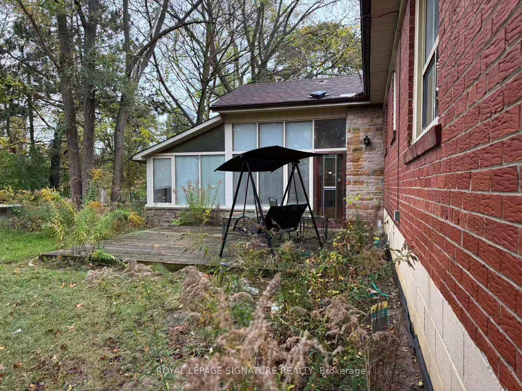 Photo 4 of 122 Earlton Road, Scarborough, Tam O'Shanter-Sullivan — HOMEH