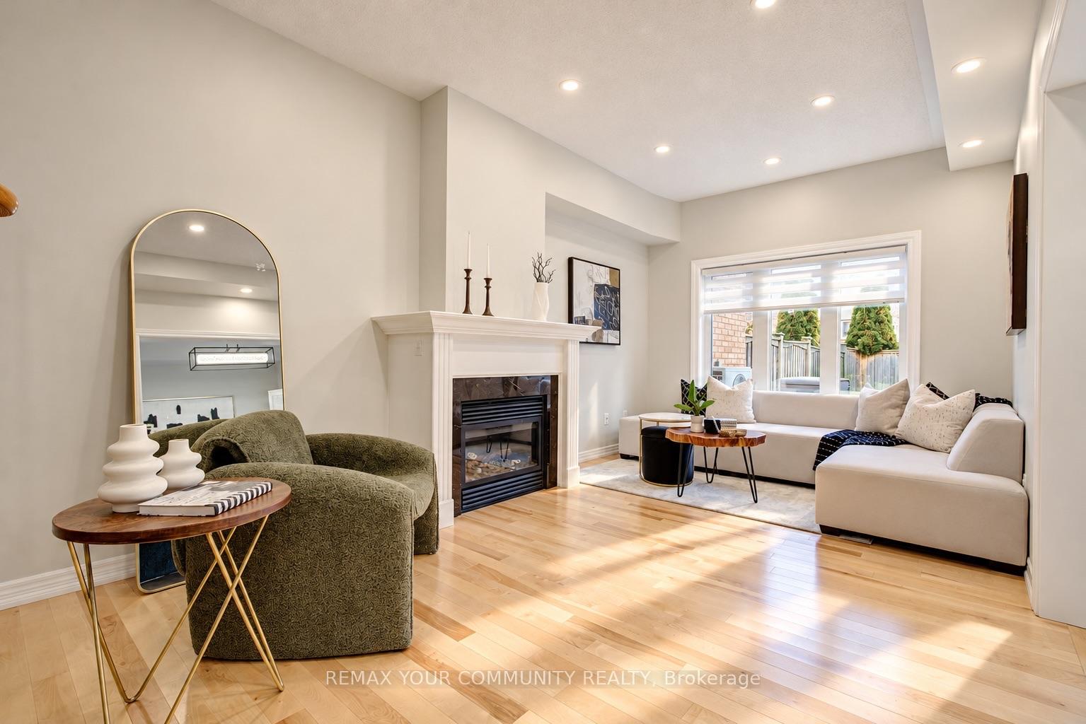 Photo 3 of 186 Lauderdale Drive, Vaughan, Patterson — HOMEH