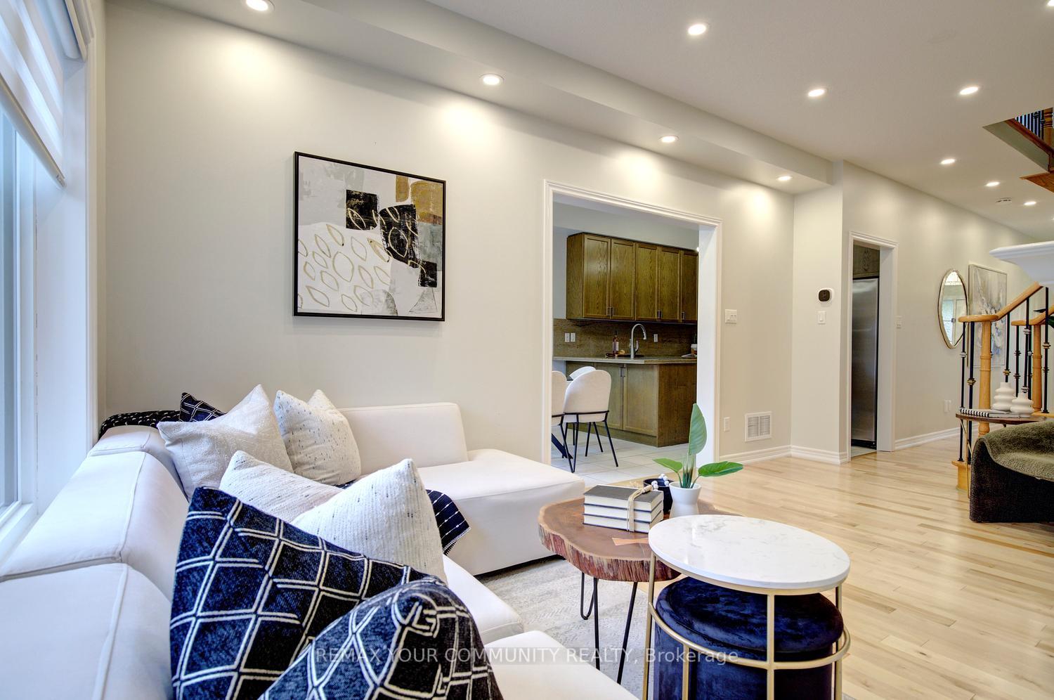 Photo 9 of 186 Lauderdale Drive, Vaughan, Patterson — HOMEH