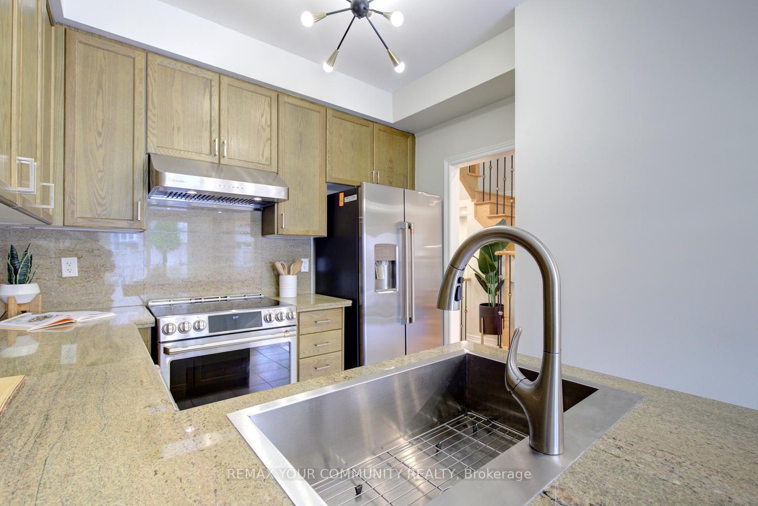 Photo 21 of 186 Lauderdale Drive, Vaughan, Patterson — HOMEH