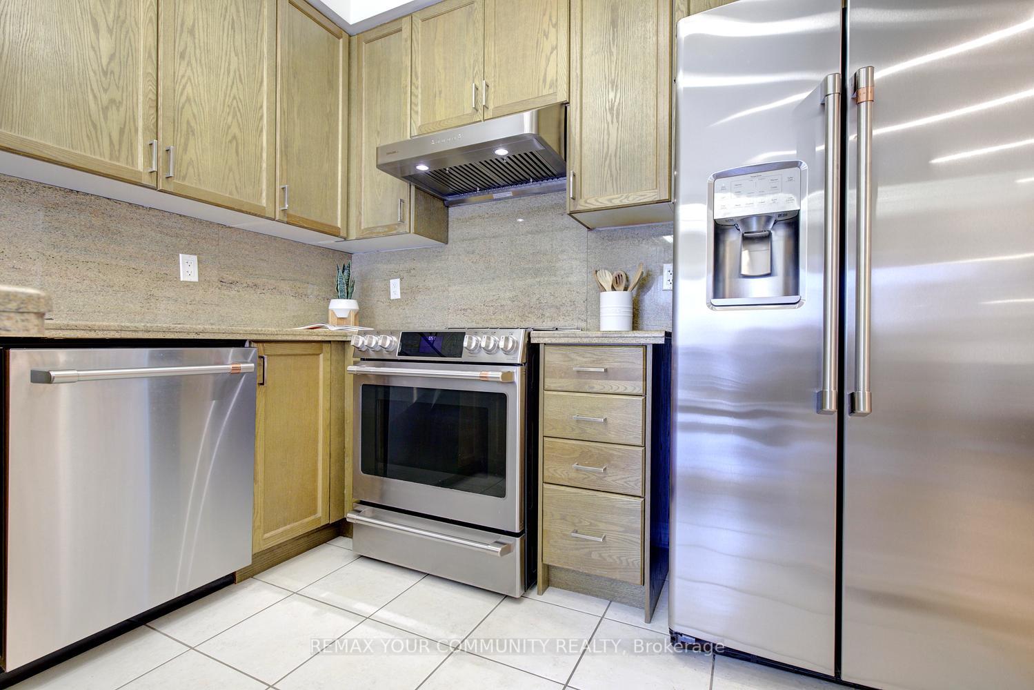 Photo 22 of 186 Lauderdale Drive, Vaughan, Patterson — HOMEH