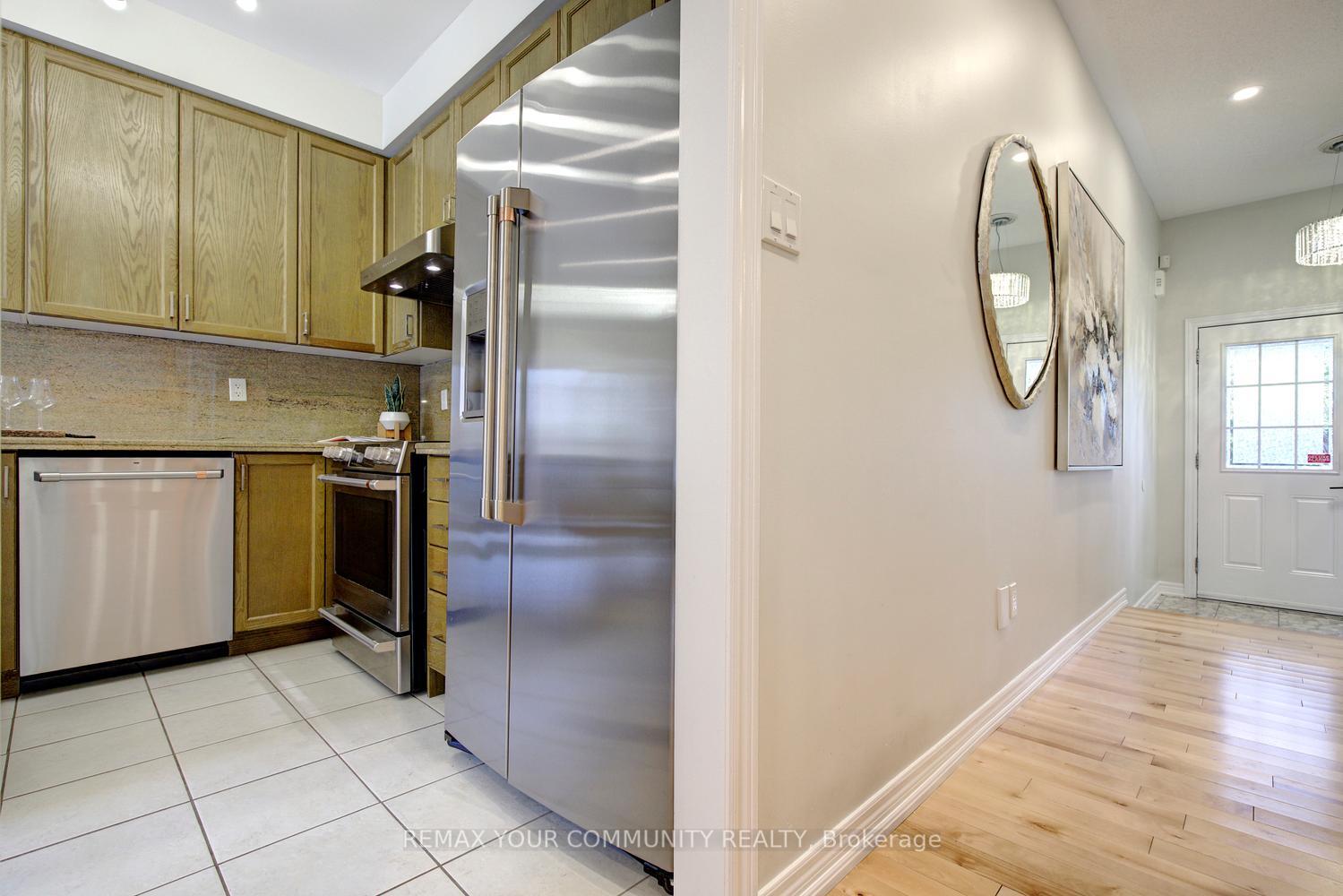 Photo 23 of 186 Lauderdale Drive, Vaughan, Patterson — HOMEH