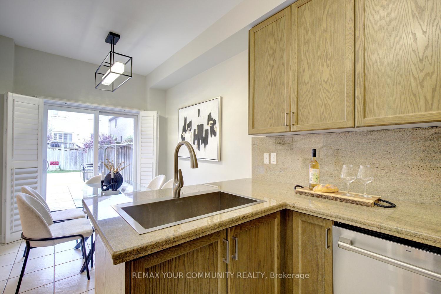 Photo 25 of 186 Lauderdale Drive, Vaughan, Patterson — HOMEH
