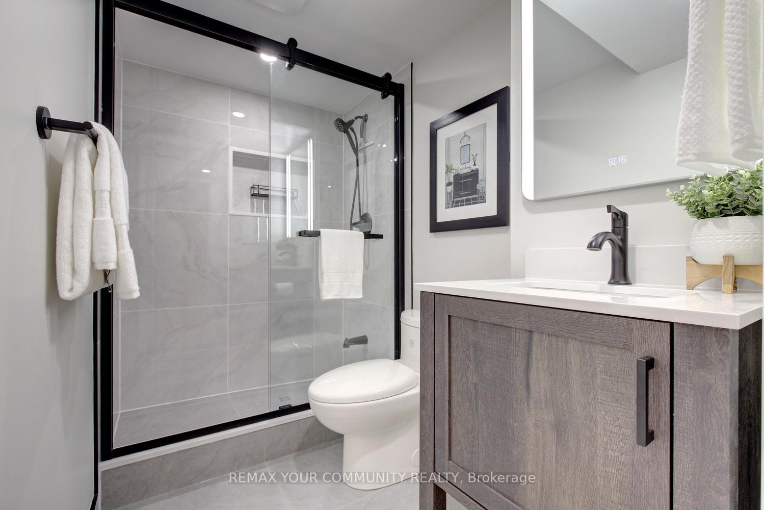 Photo 37 of 186 Lauderdale Drive, Vaughan, Patterson — HOMEH