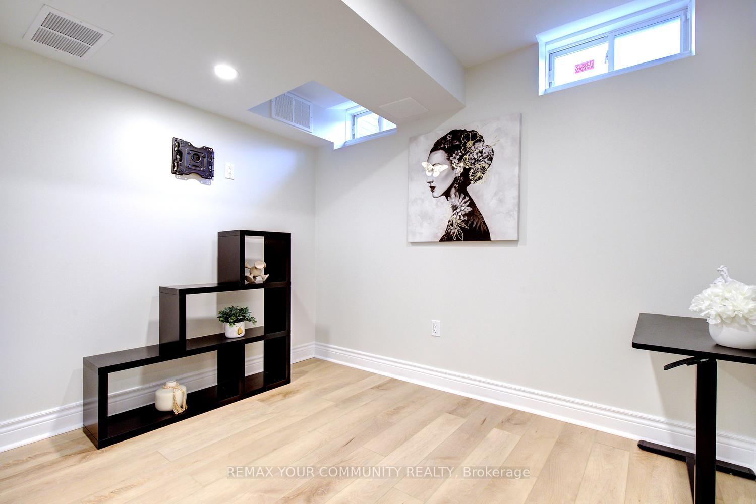 Photo 43 of 186 Lauderdale Drive, Vaughan, Patterson — HOMEH