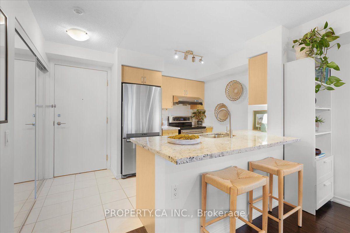 Photo 5 of Unit 822, 61 Heintzman Street, Toronto, Junction Area — HOMEH