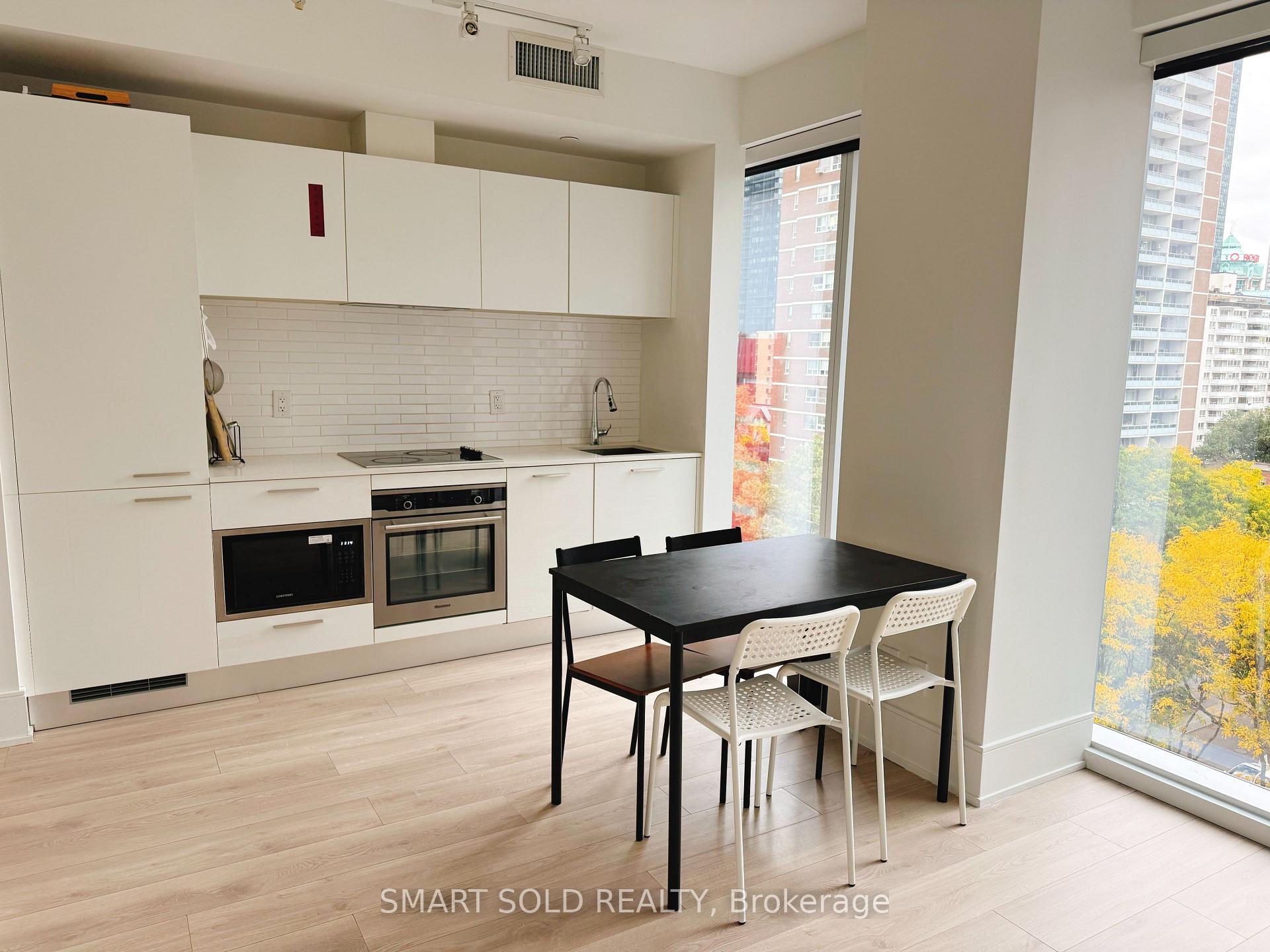 Photo 2 of Unit 817, 3 Gloucester Street, Toronto, Church-Yonge Corridor — HOMEH