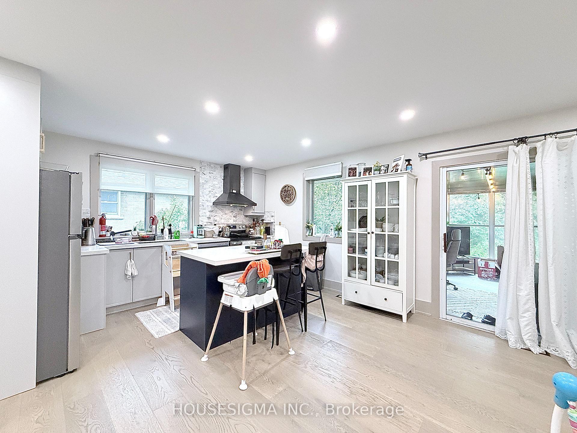 Photo 11 of 335 Lees Lane, Oakville, West — HOMEH