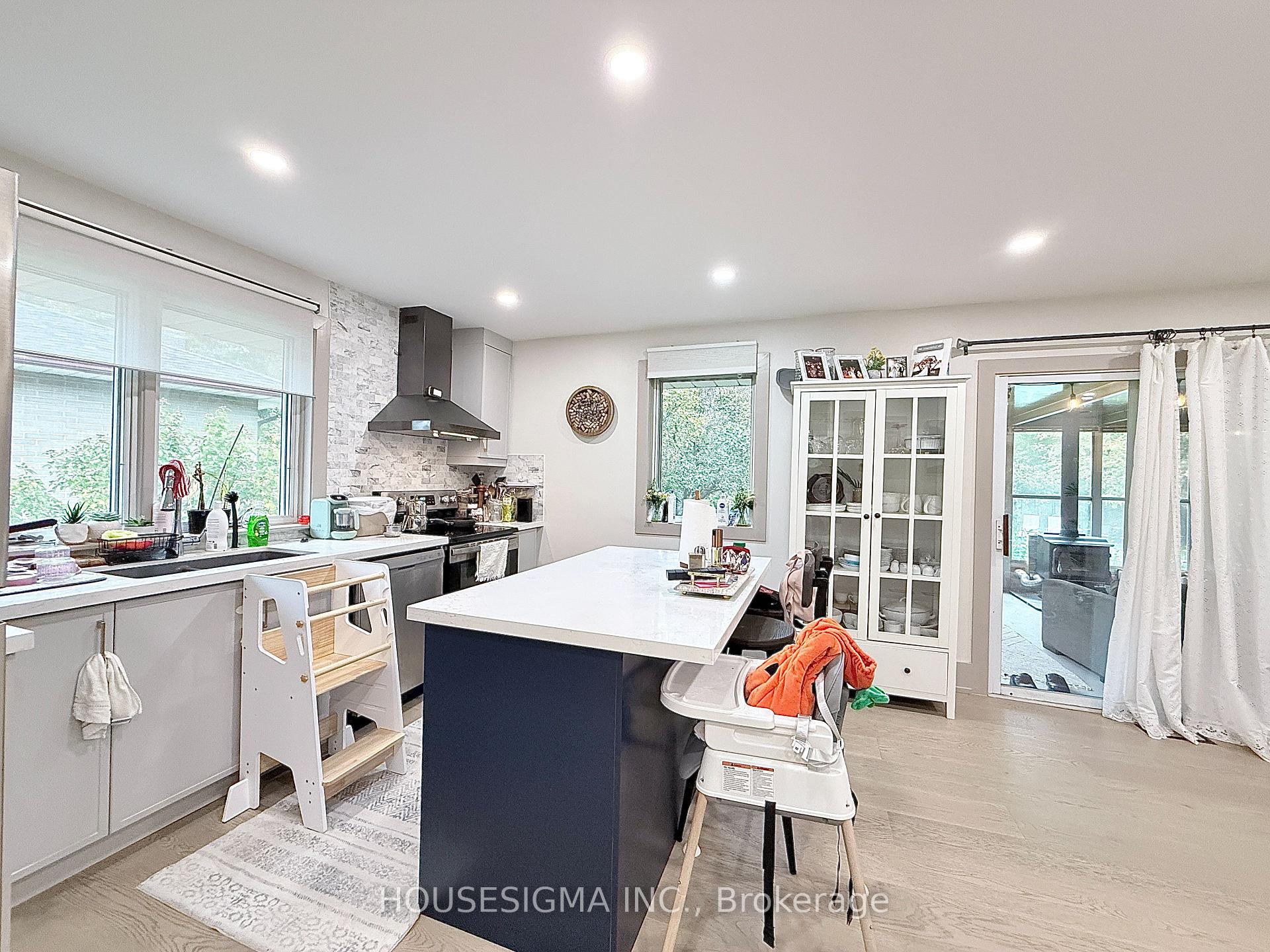 Photo 13 of 335 Lees Lane, Oakville, West — HOMEH