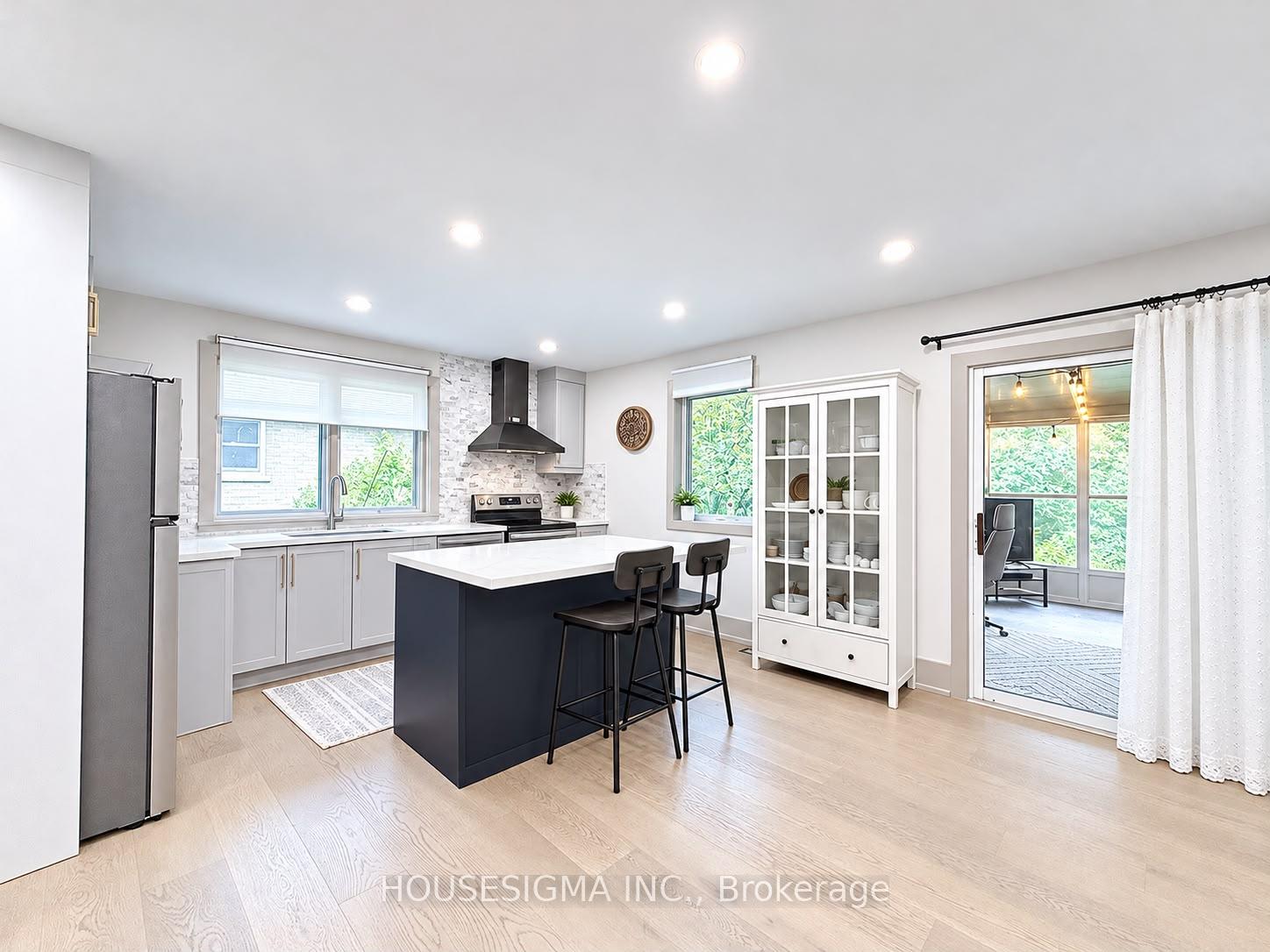 Photo 12 of 335 Lees Lane, Oakville, West — HOMEH