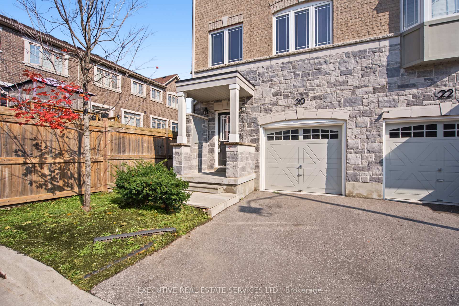 Photo 5 of 20 Waterstone Way, Whitby, Williamsburg — HOMEH