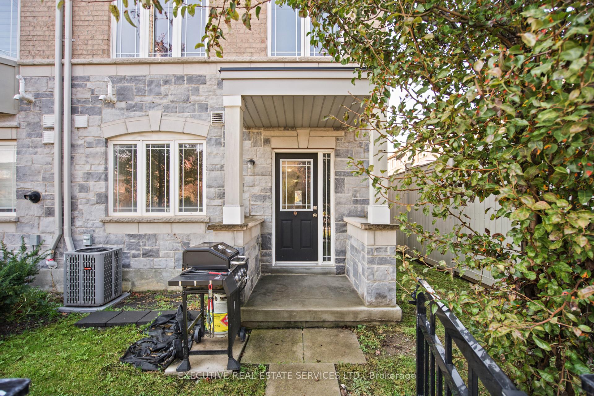 Photo 10 of 20 Waterstone Way, Whitby, Williamsburg — HOMEH