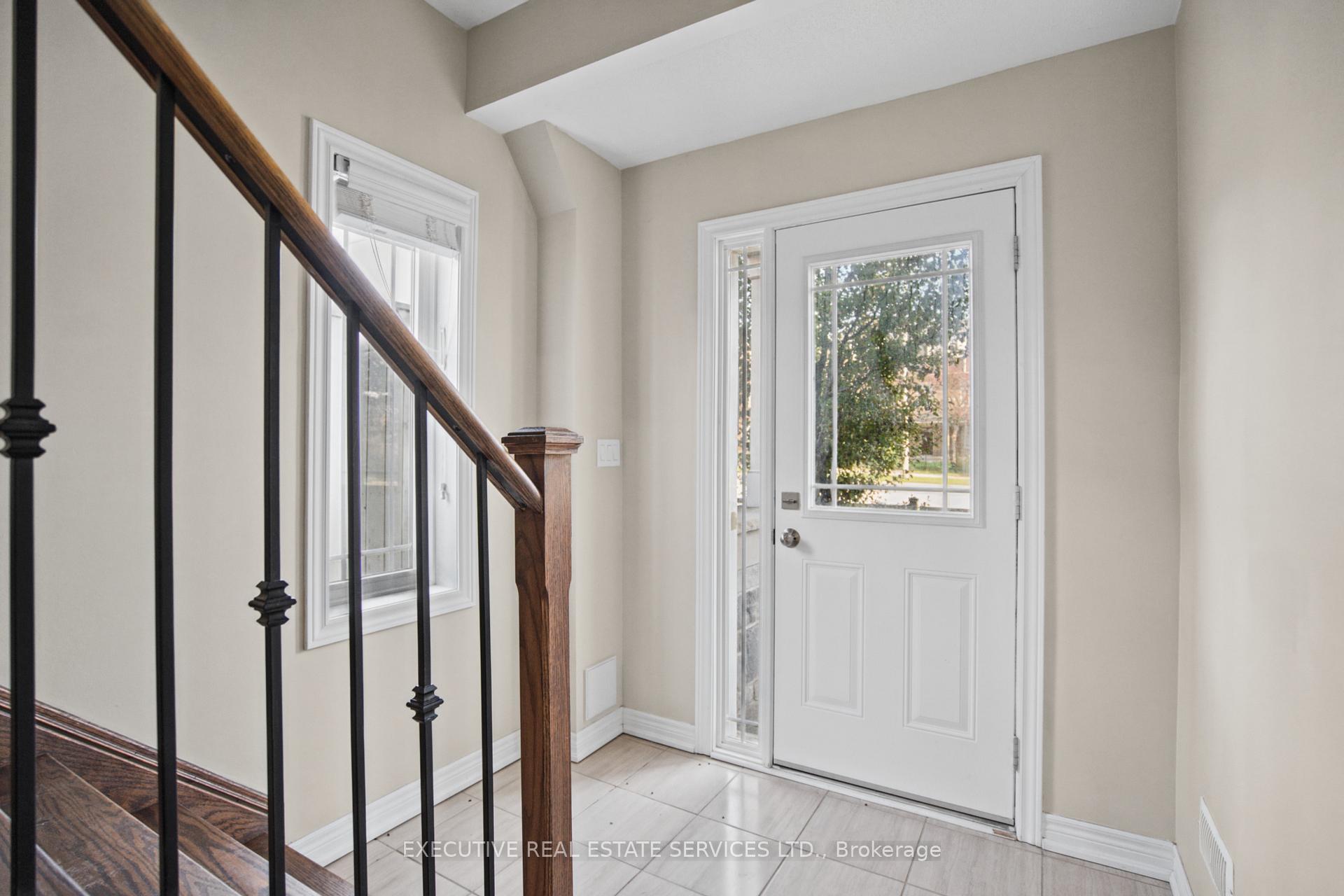 Photo 17 of 20 Waterstone Way, Whitby, Williamsburg — HOMEH