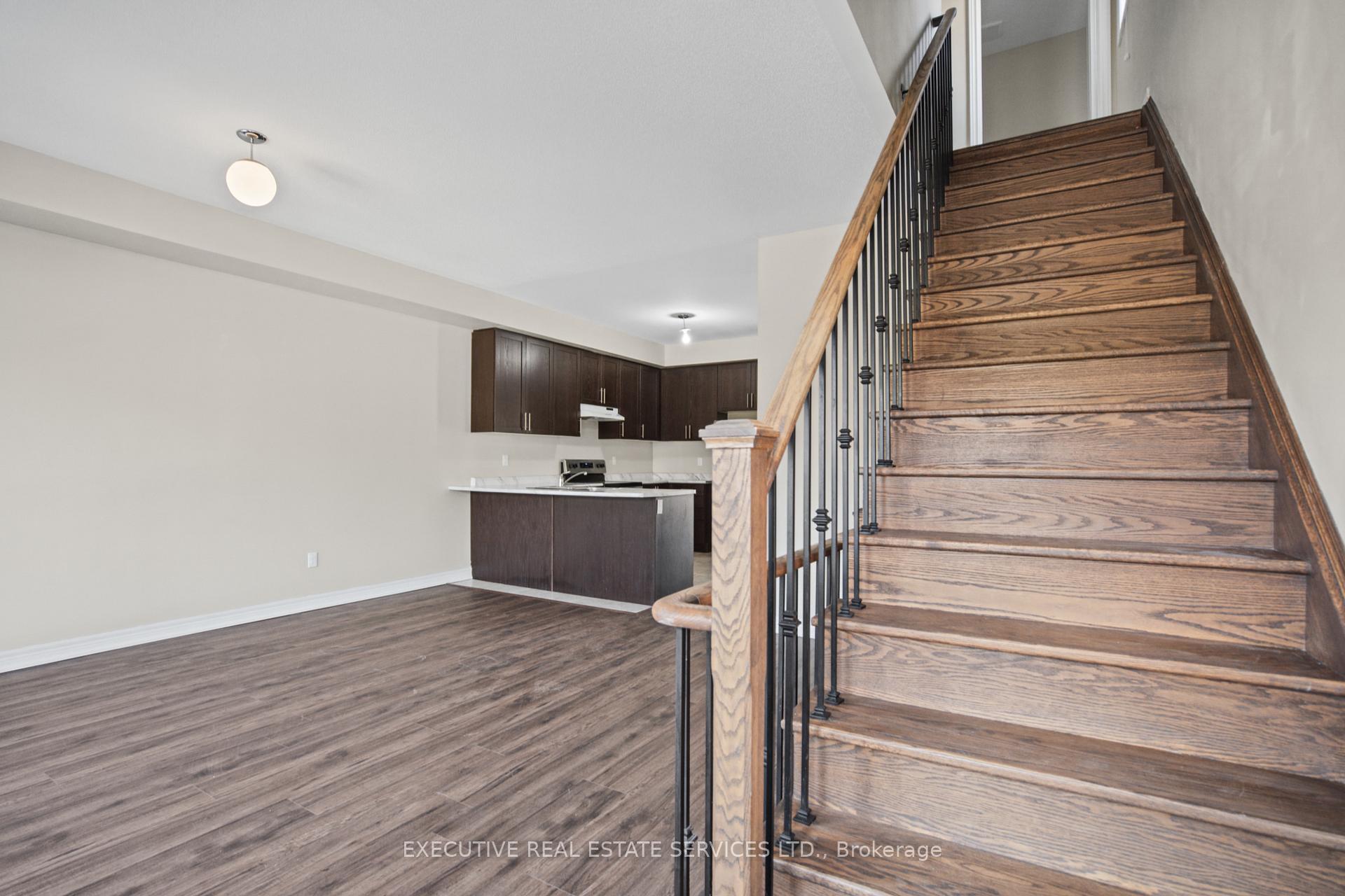 Photo 32 of 20 Waterstone Way, Whitby, Williamsburg — HOMEH