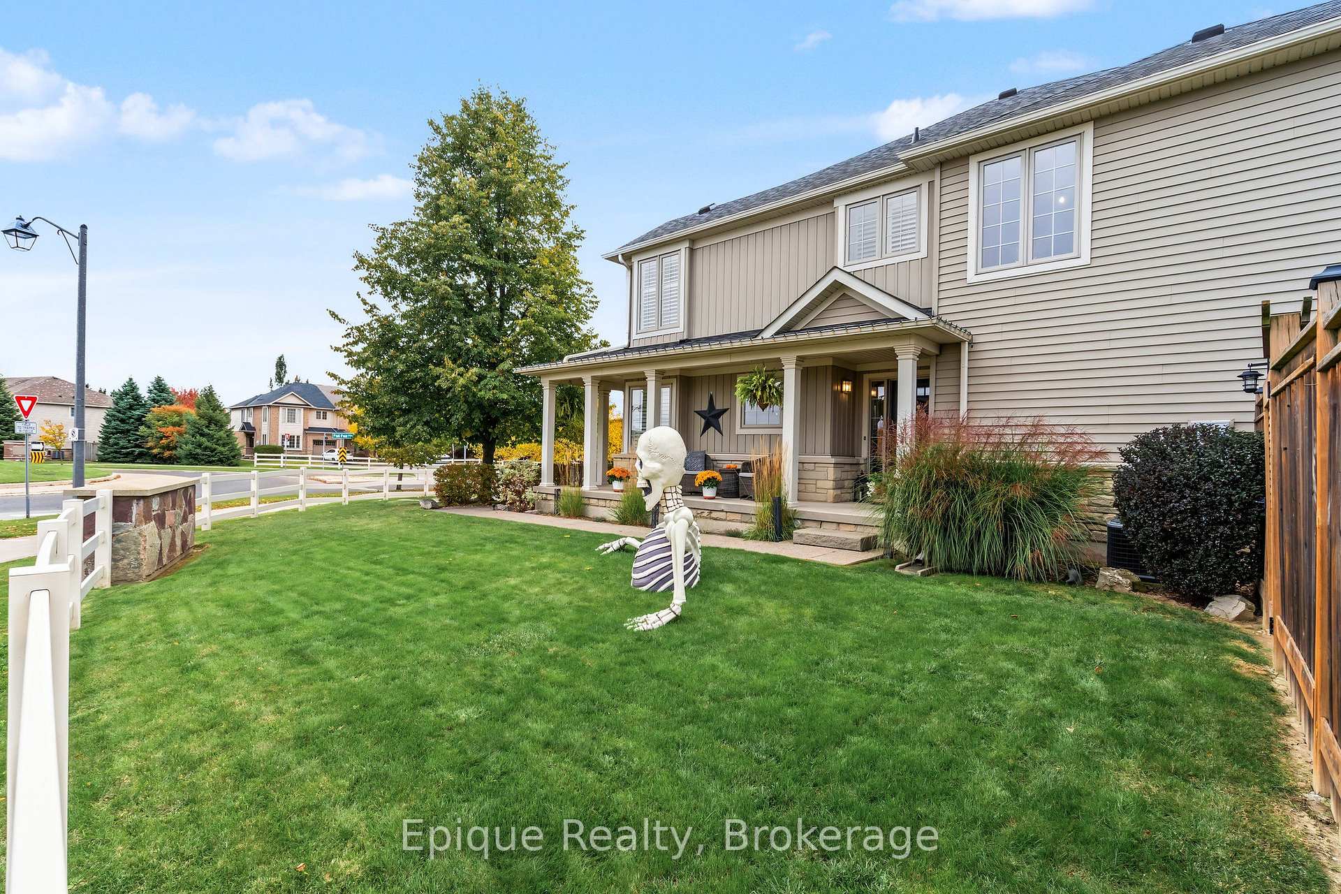 Photo 4 of 227 Fall Fair Way, Hamilton, Binbrook — HOMEH