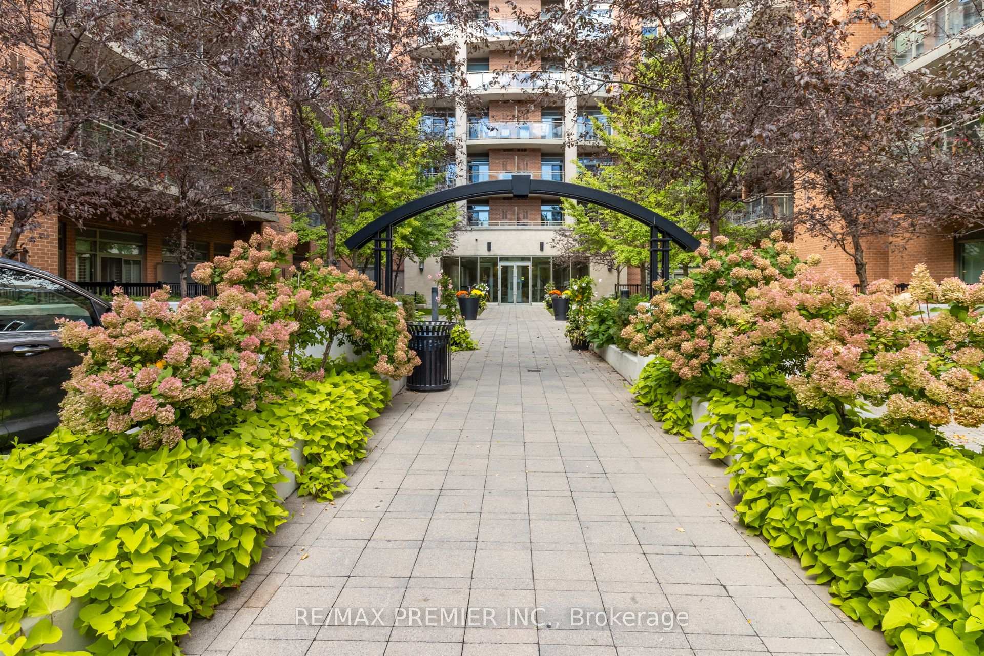Photo 5 of Unit 407, 281 Woodbridge Avenue, Vaughan, West Woodbridge — HOMEH