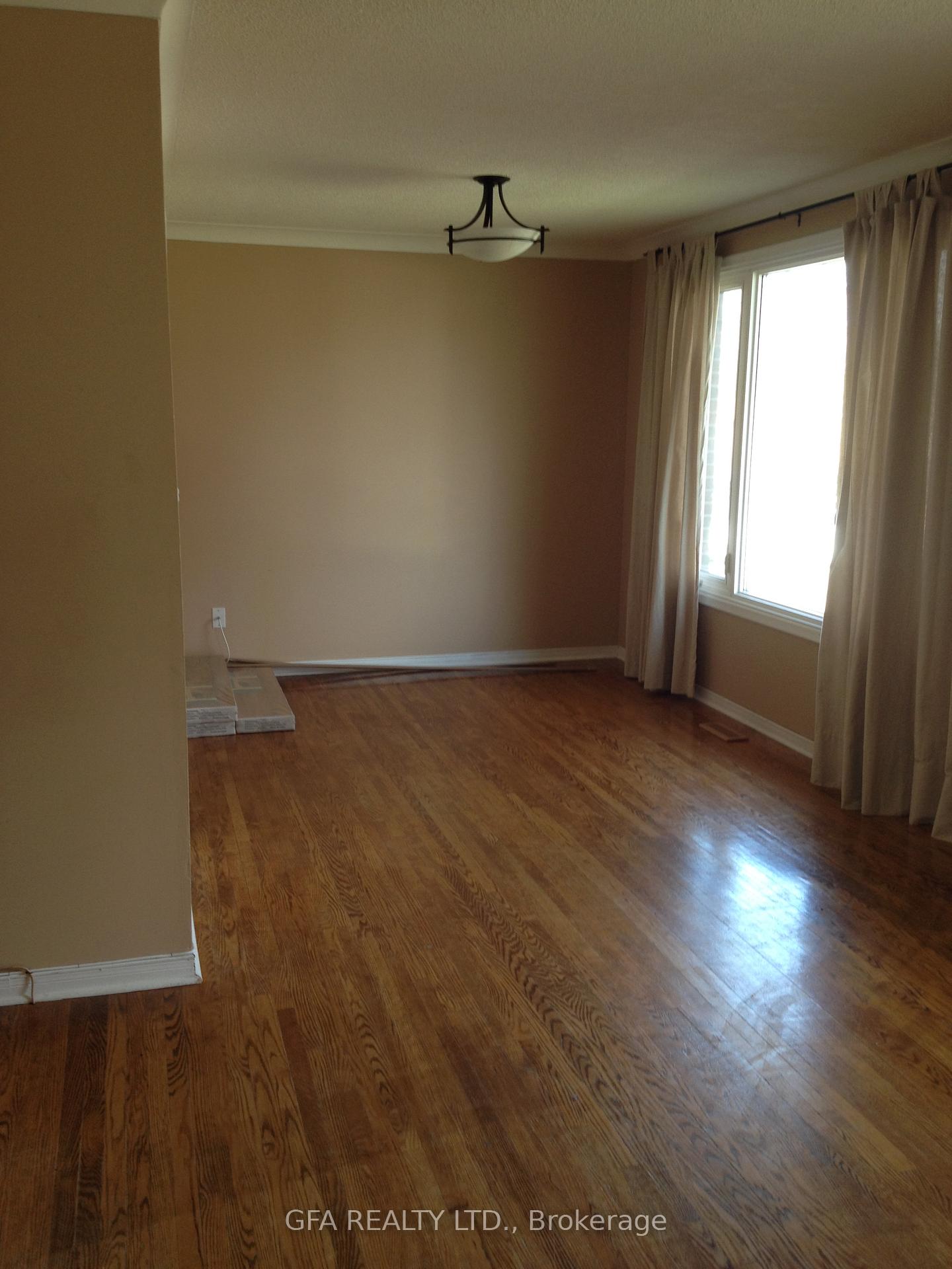 Photo 3 of 30 Reigate Avenue, Brampton, Madoc — HOMEH