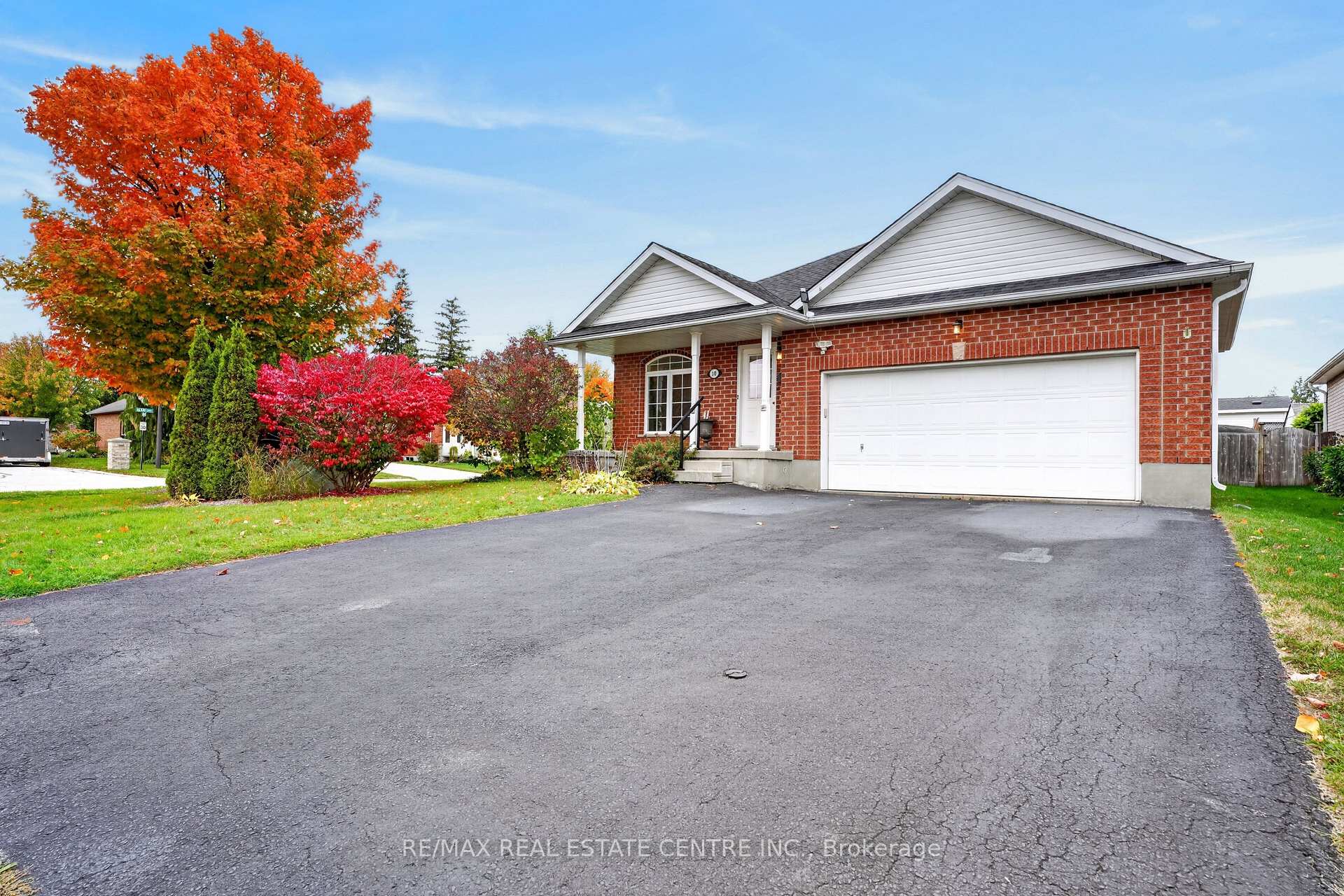 Photo 1 of 10 Pattison Place, Centre Wellington, Fergus — HOMEH