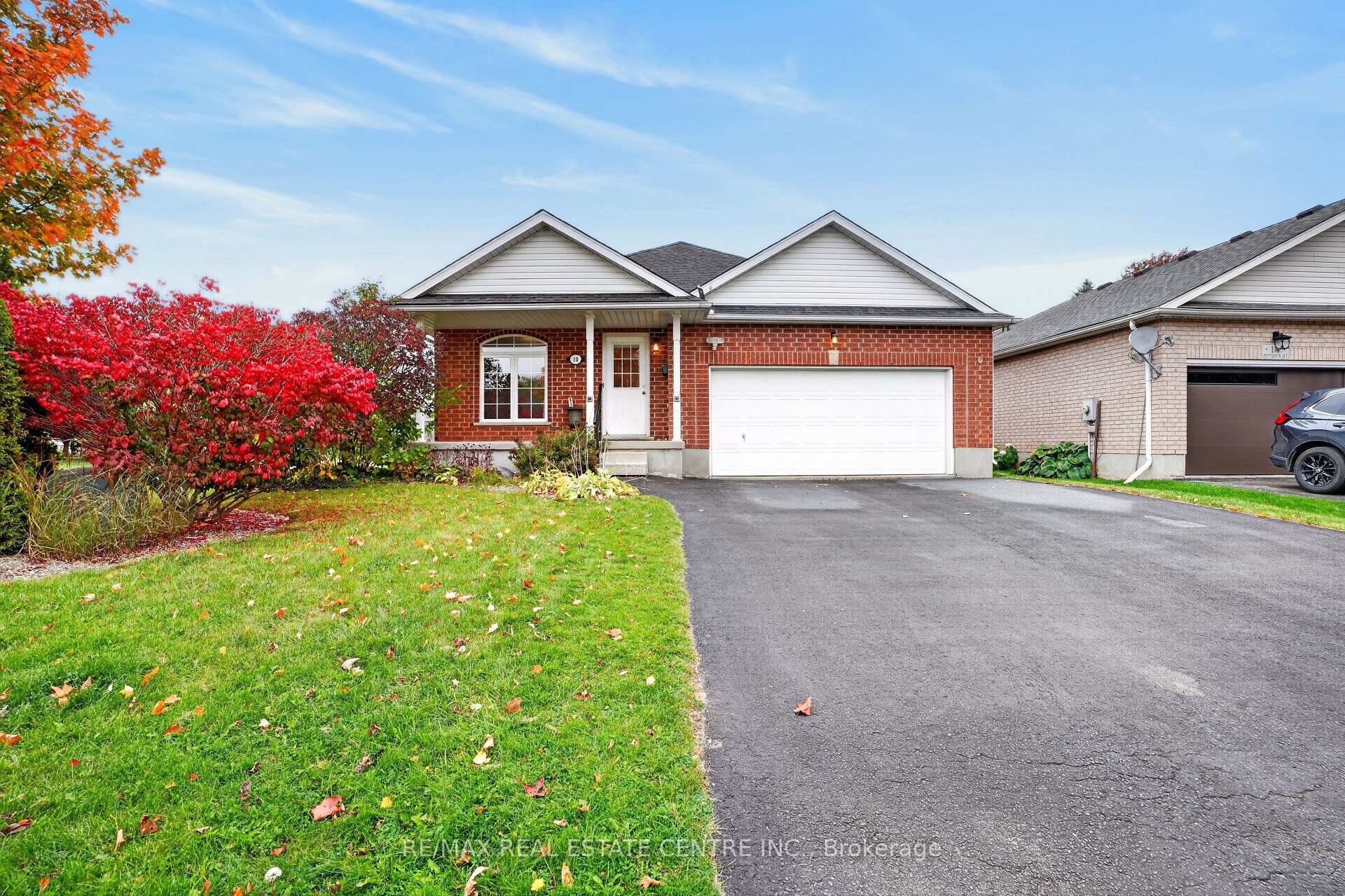 Photo 2 of 10 Pattison Place, Centre Wellington, Fergus — HOMEH