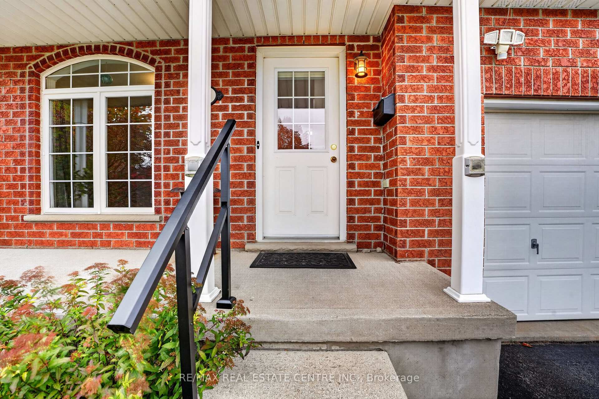 Photo 4 of 10 Pattison Place, Centre Wellington, Fergus — HOMEH