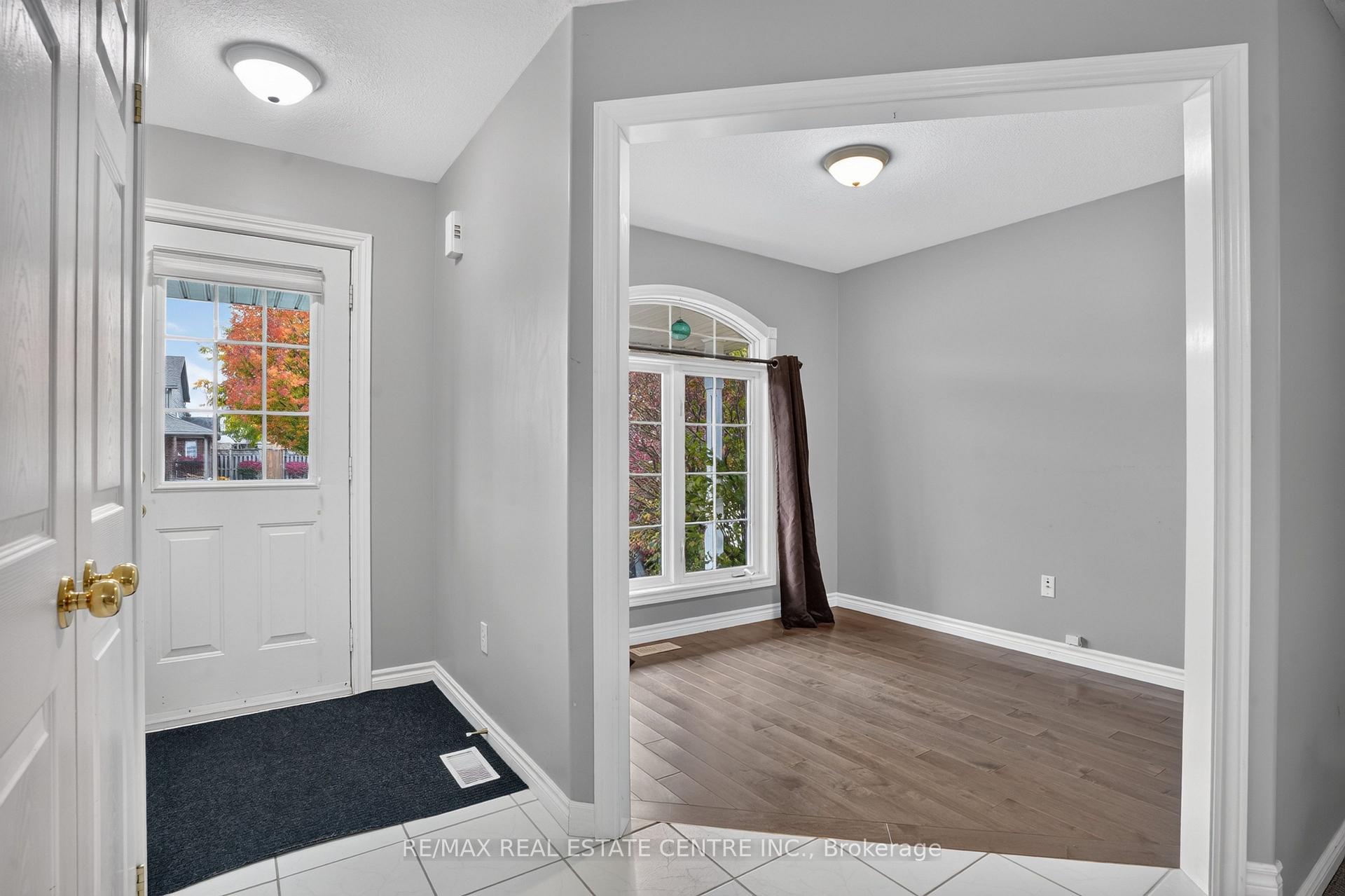 Photo 8 of 10 Pattison Place, Centre Wellington, Fergus — HOMEH