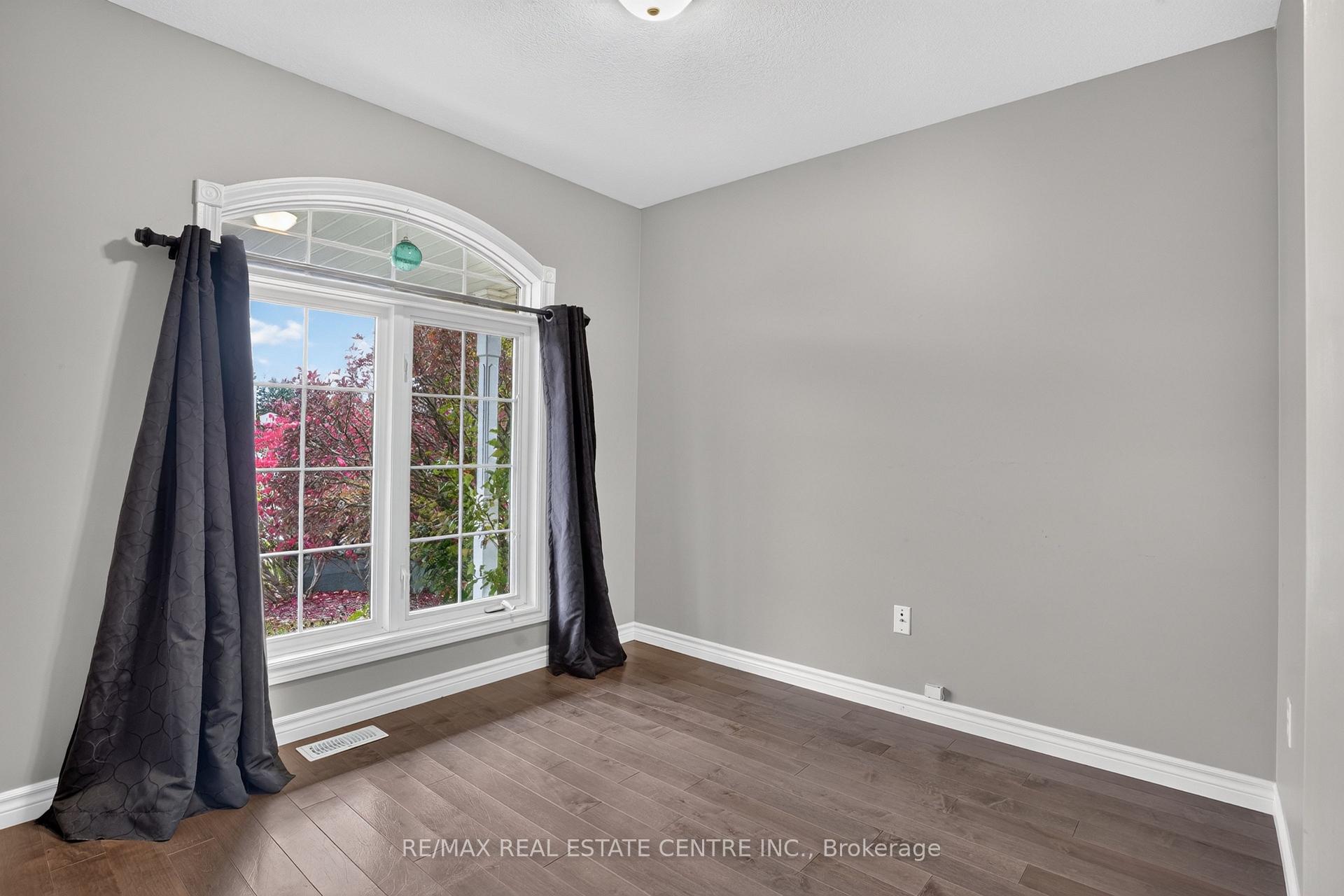 Photo 9 of 10 Pattison Place, Centre Wellington, Fergus — HOMEH