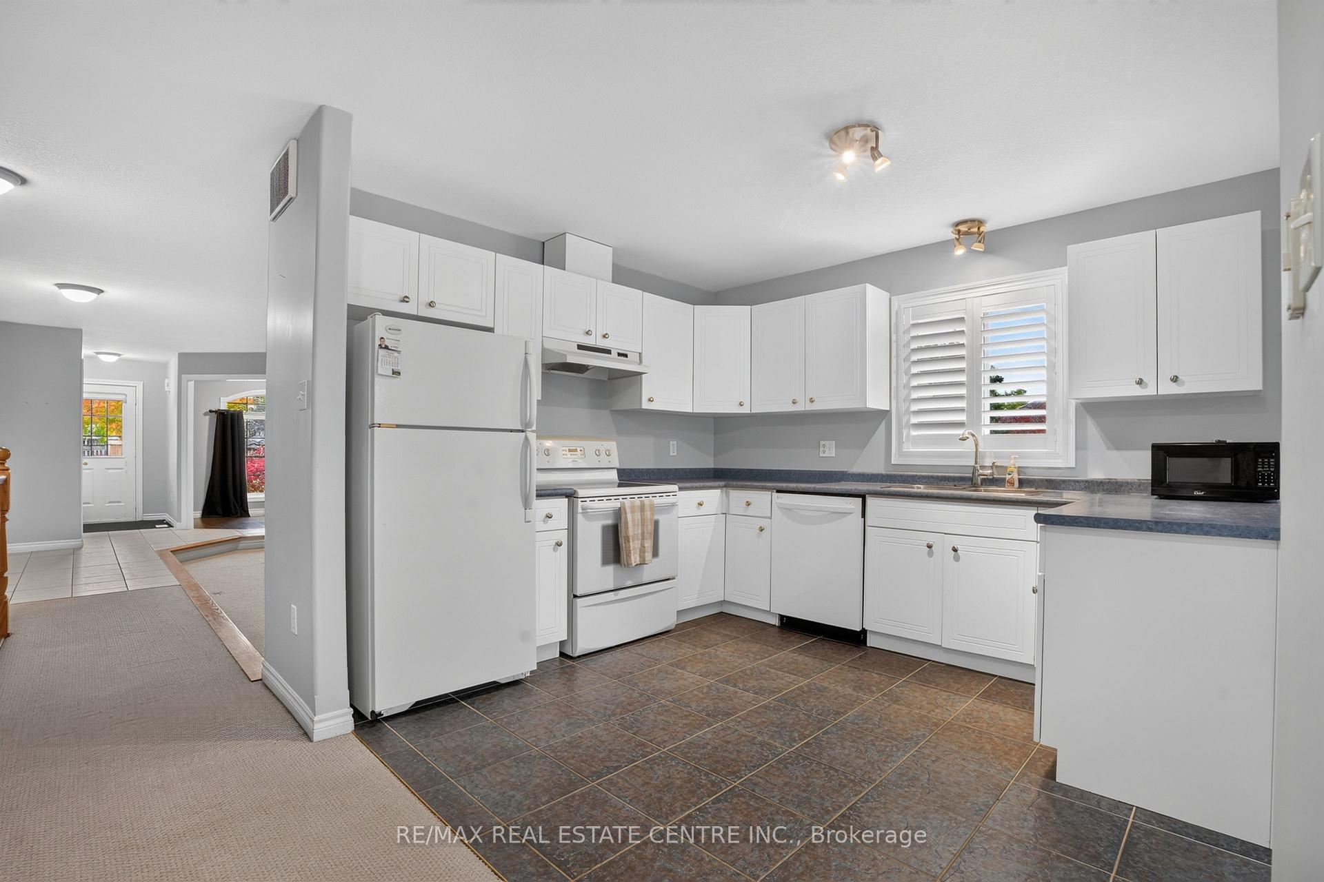Photo 14 of 10 Pattison Place, Centre Wellington, Fergus — HOMEH
