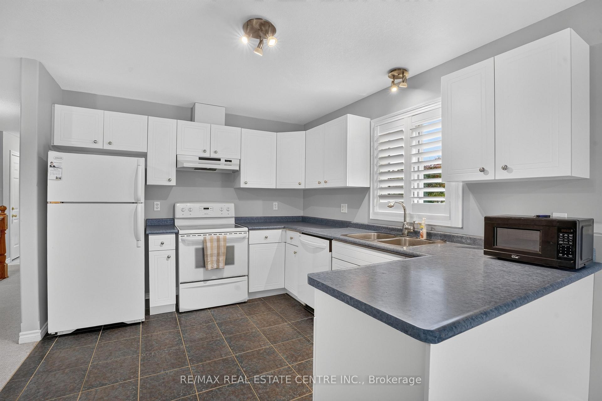 Photo 15 of 10 Pattison Place, Centre Wellington, Fergus — HOMEH