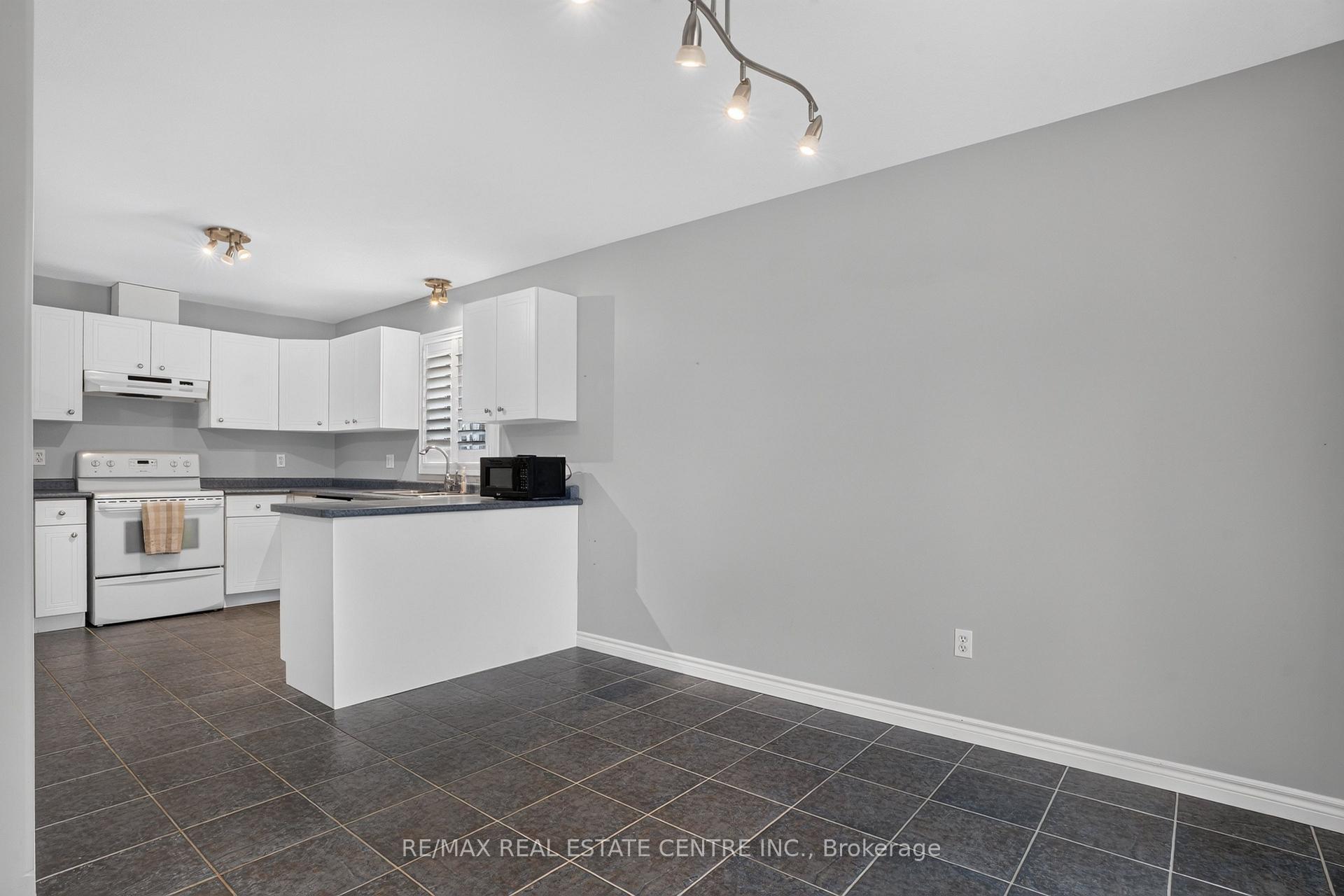Photo 20 of 10 Pattison Place, Centre Wellington, Fergus — HOMEH