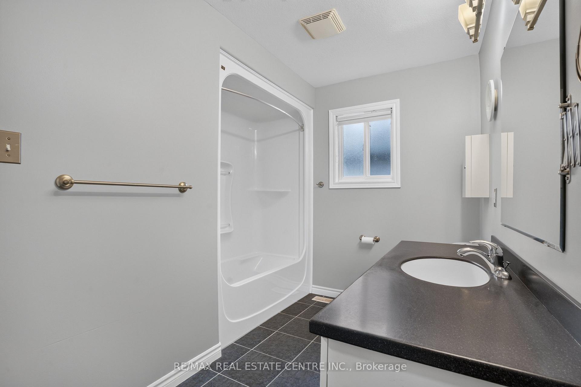 Photo 26 of 10 Pattison Place, Centre Wellington, Fergus — HOMEH