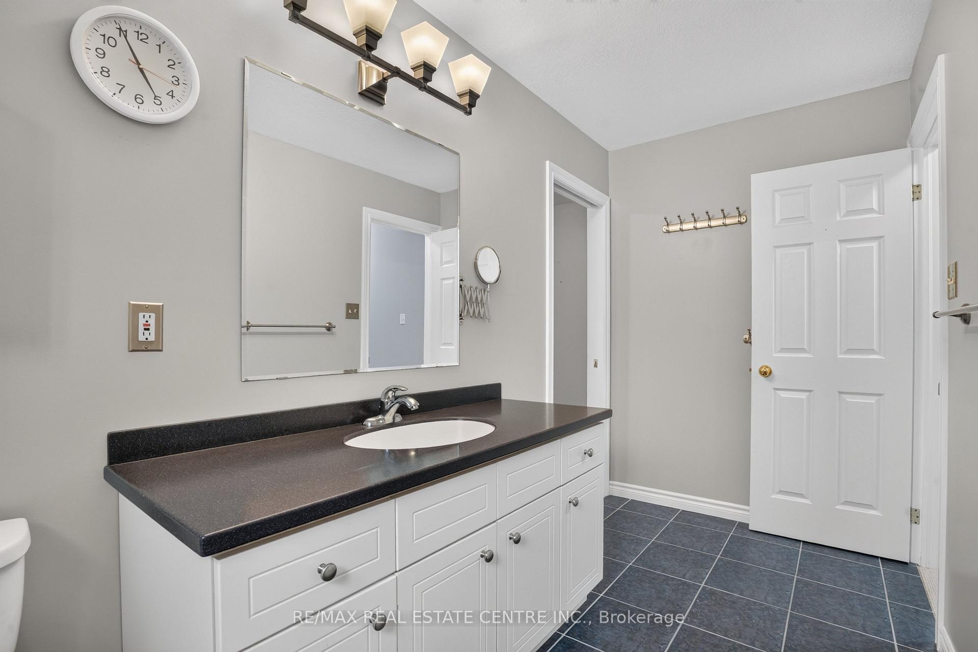 Photo 27 of 10 Pattison Place, Centre Wellington, Fergus — HOMEH