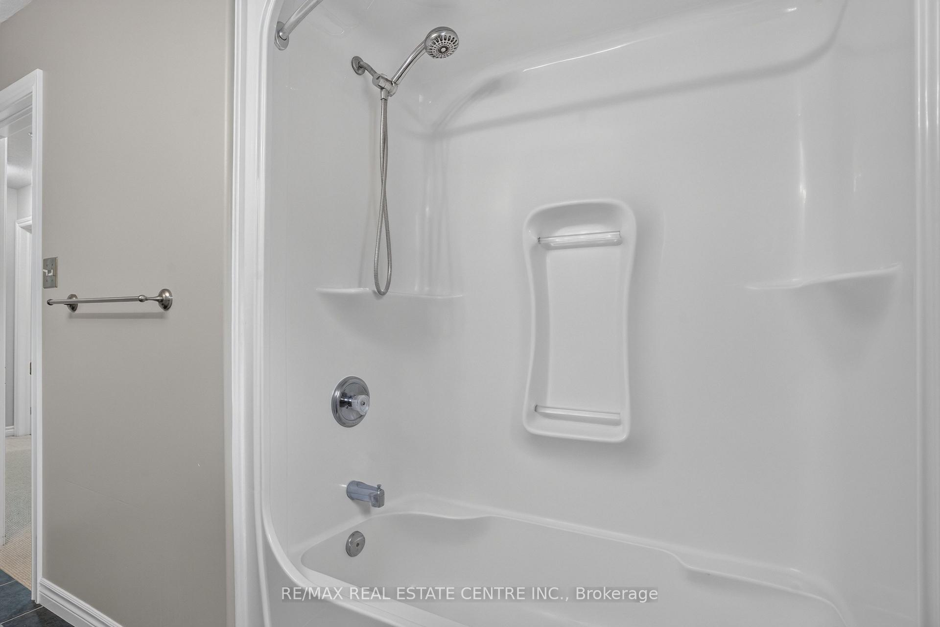 Photo 28 of 10 Pattison Place, Centre Wellington, Fergus — HOMEH