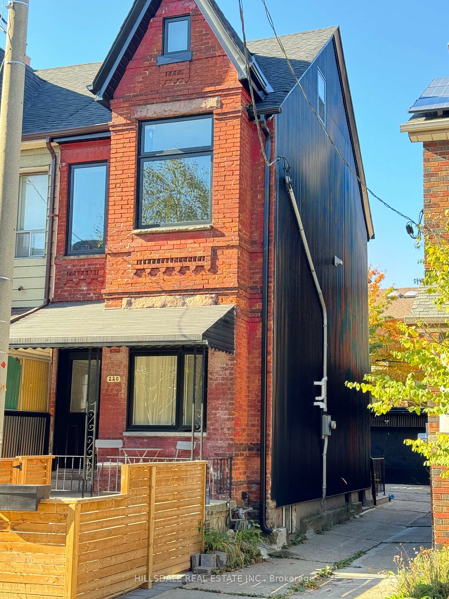 Photo of Unit Main Floor, 220 Claremont Street