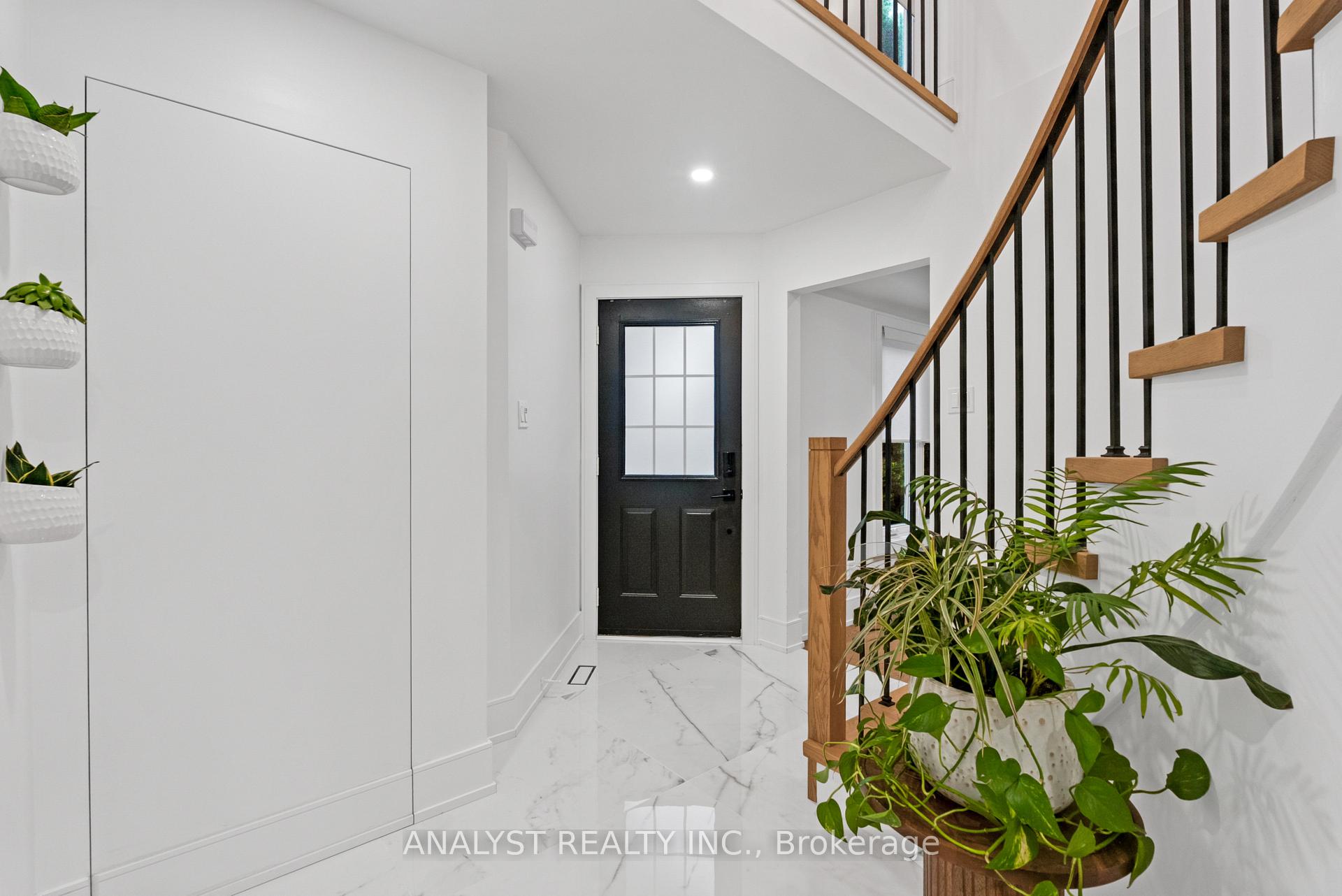 Photo 4 of 7 Compton Court, Caledon, Bolton East — HOMEH