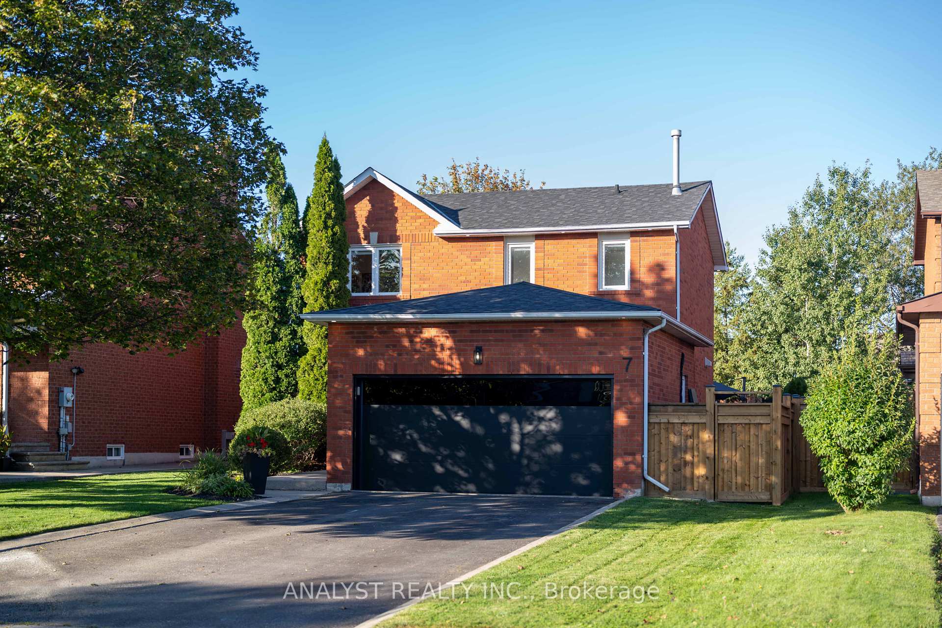 Photo 29 of 7 Compton Court, Caledon, Bolton East — HOMEH
