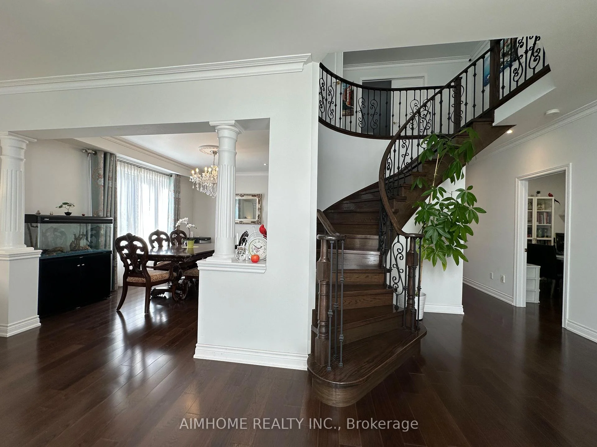 Photo 5 of 102 Farmstead Road, Richmond Hill, Rouge Woods — HOMEH