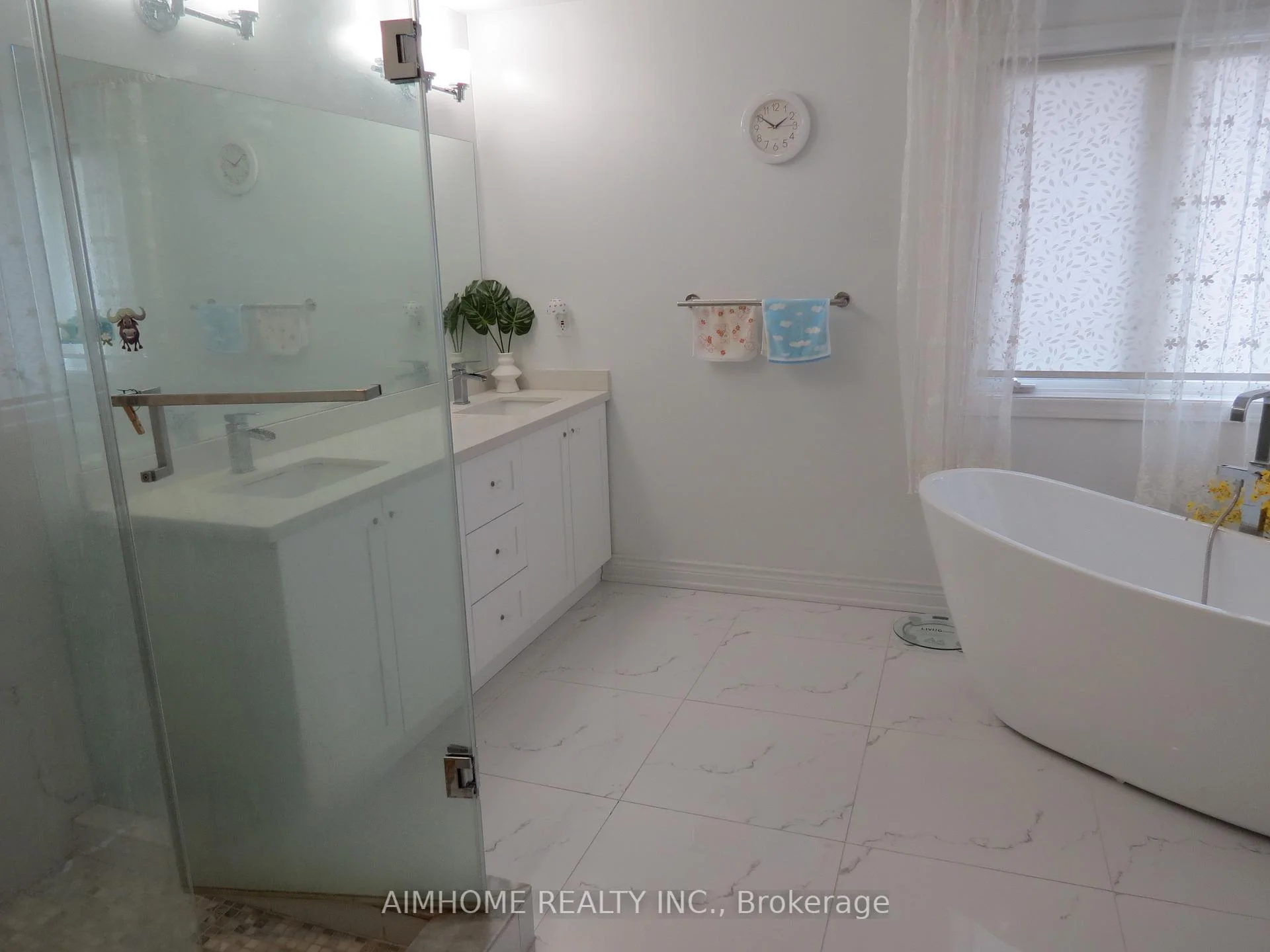 Photo 10 of 102 Farmstead Road, Richmond Hill, Rouge Woods — HOMEH