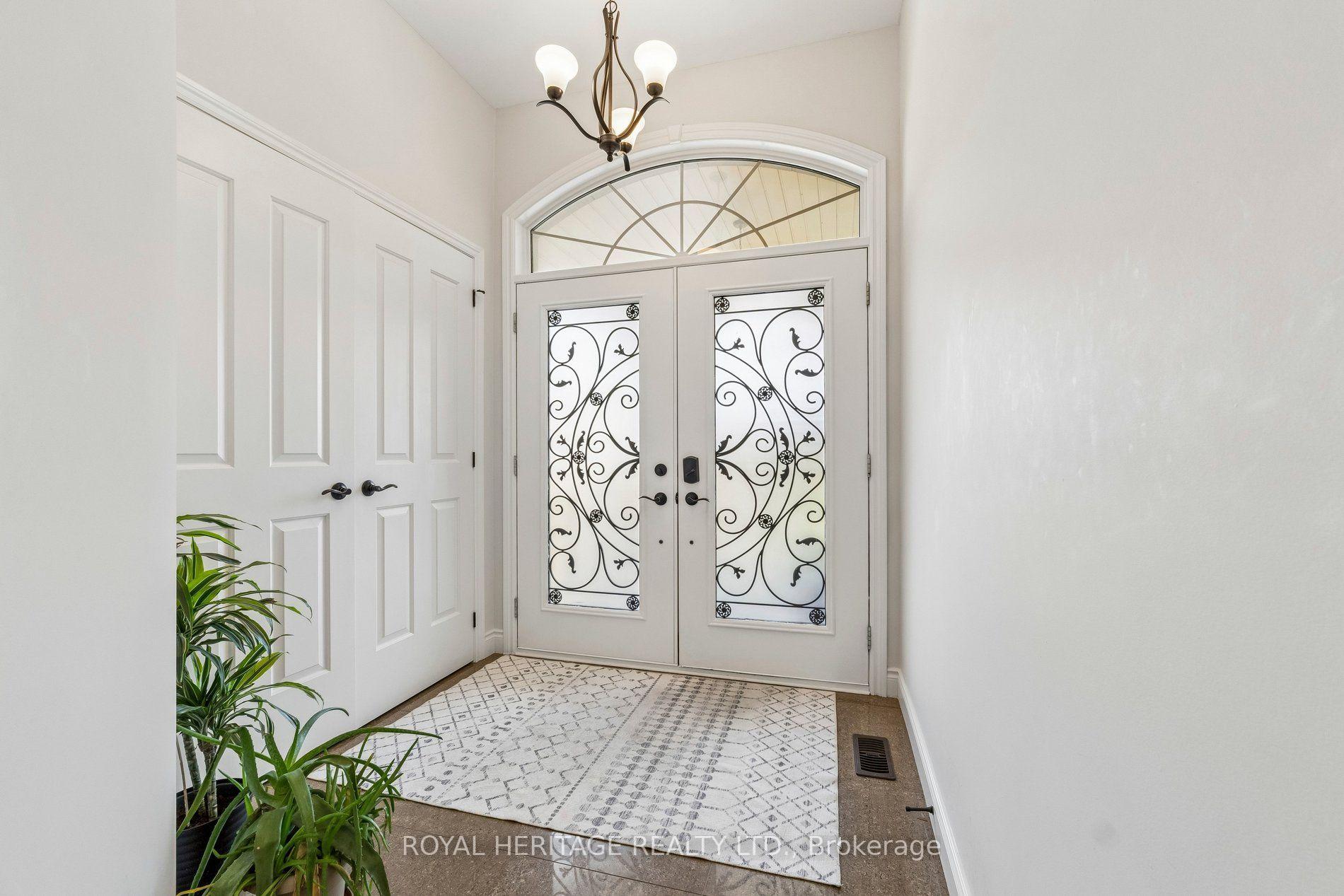 Photo 2 of 51 Gloria Crescent, Whitby, Williamsburg — HOMEH