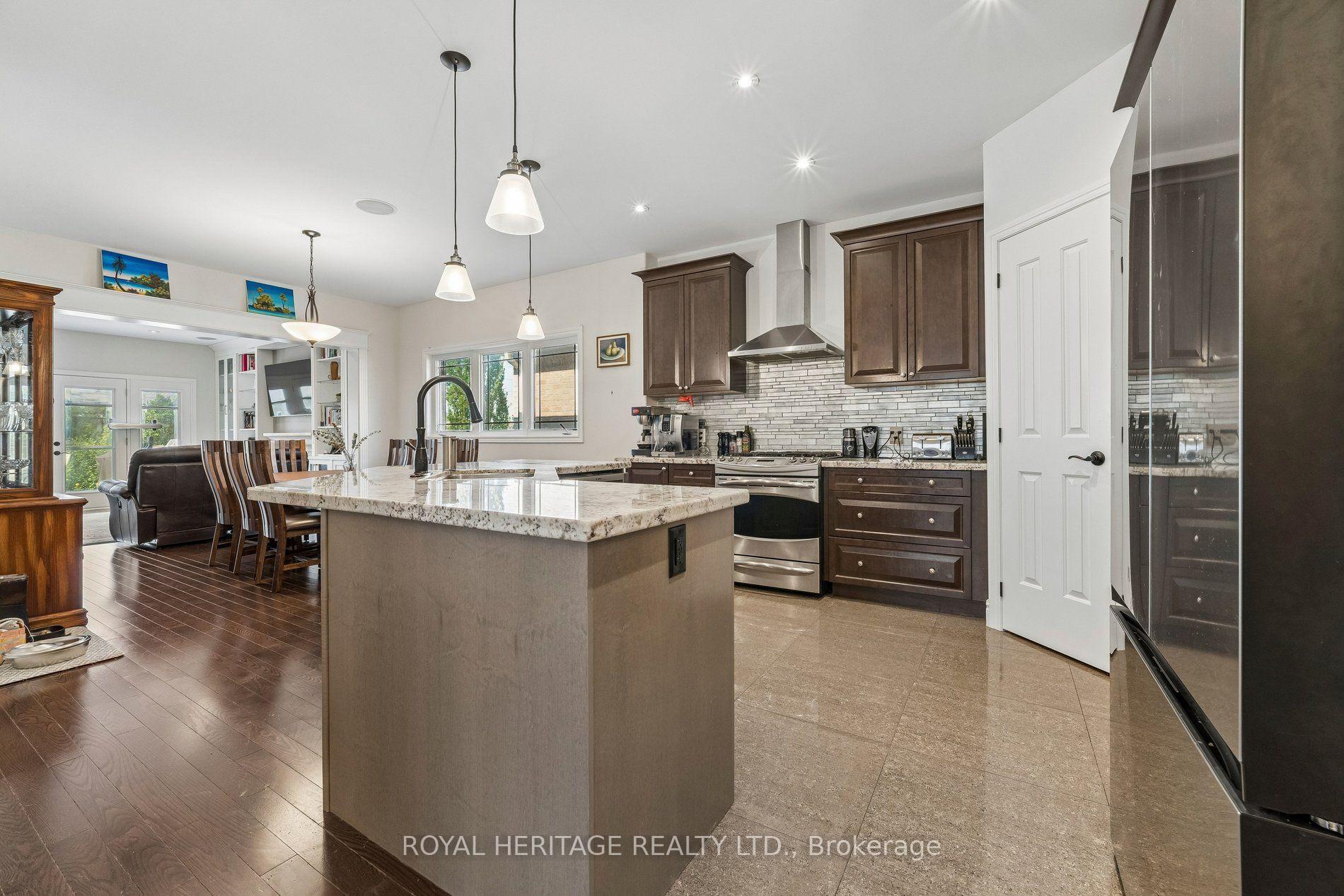 Photo 5 of 51 Gloria Crescent, Whitby, Williamsburg — HOMEH