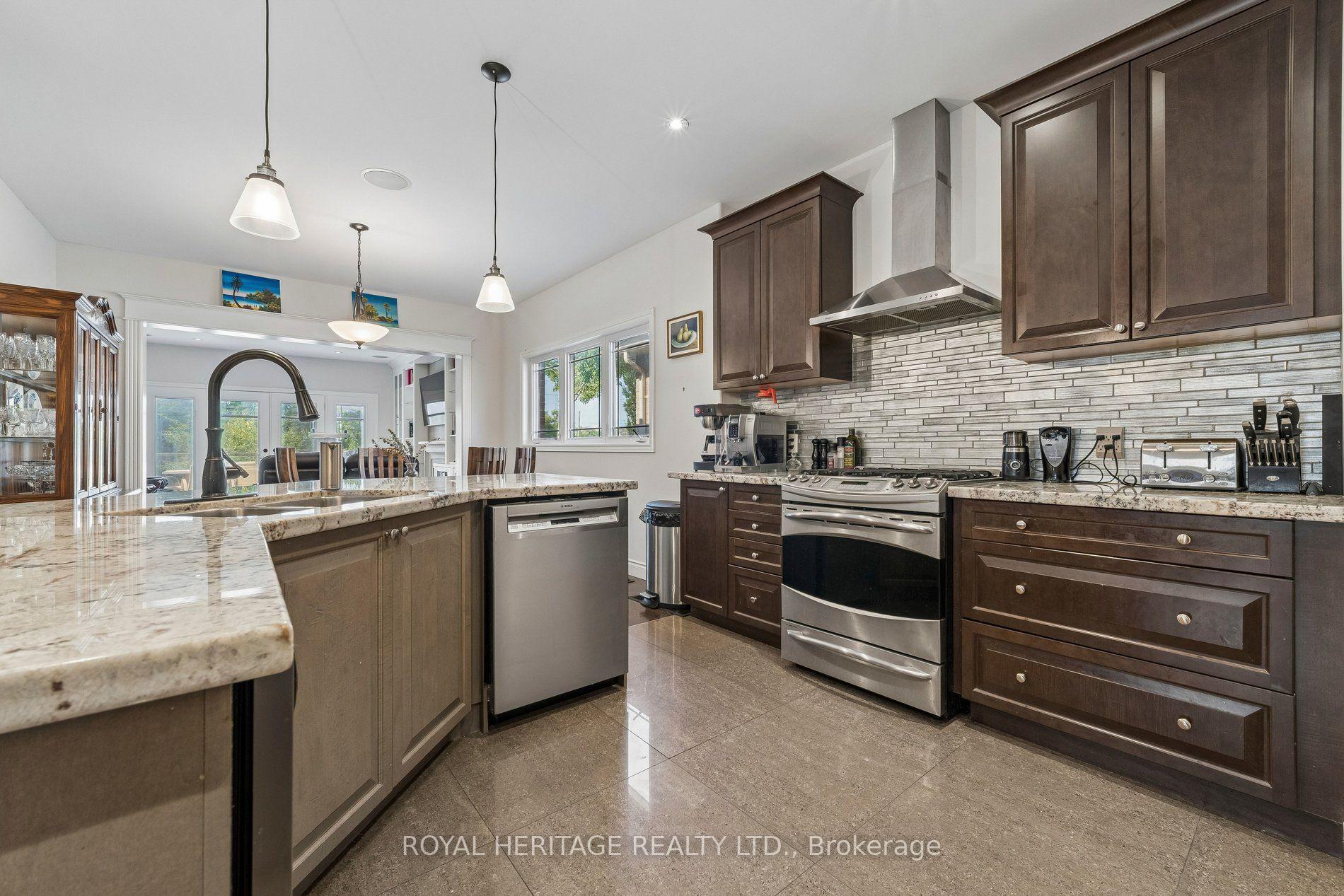 Photo 7 of 51 Gloria Crescent, Whitby, Williamsburg — HOMEH