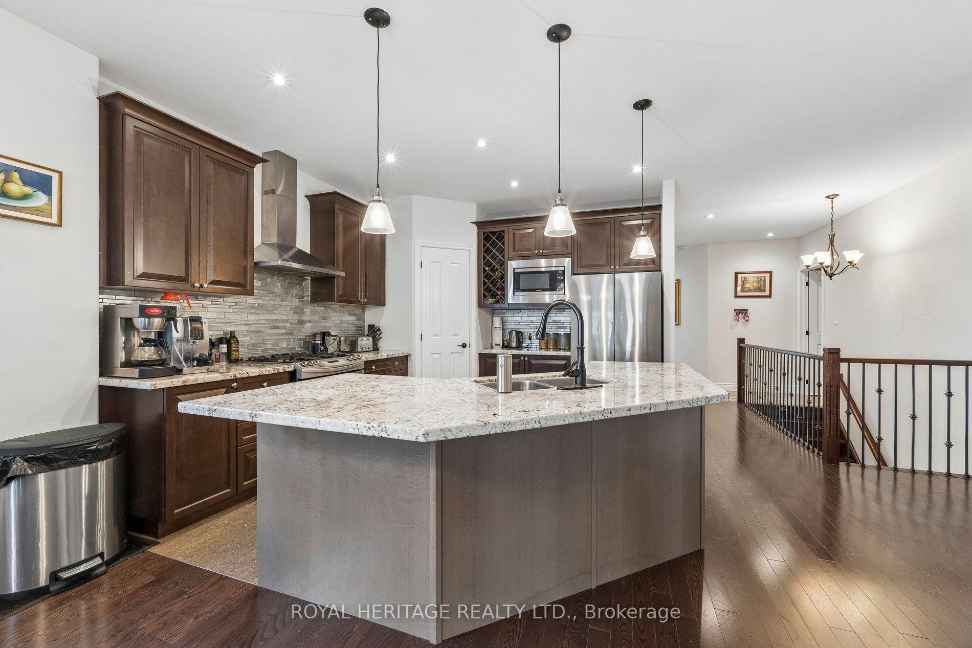Photo 10 of 51 Gloria Crescent, Whitby, Williamsburg — HOMEH
