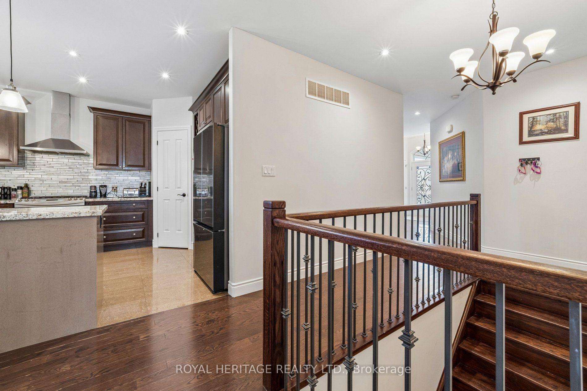 Photo 16 of 51 Gloria Crescent, Whitby, Williamsburg — HOMEH